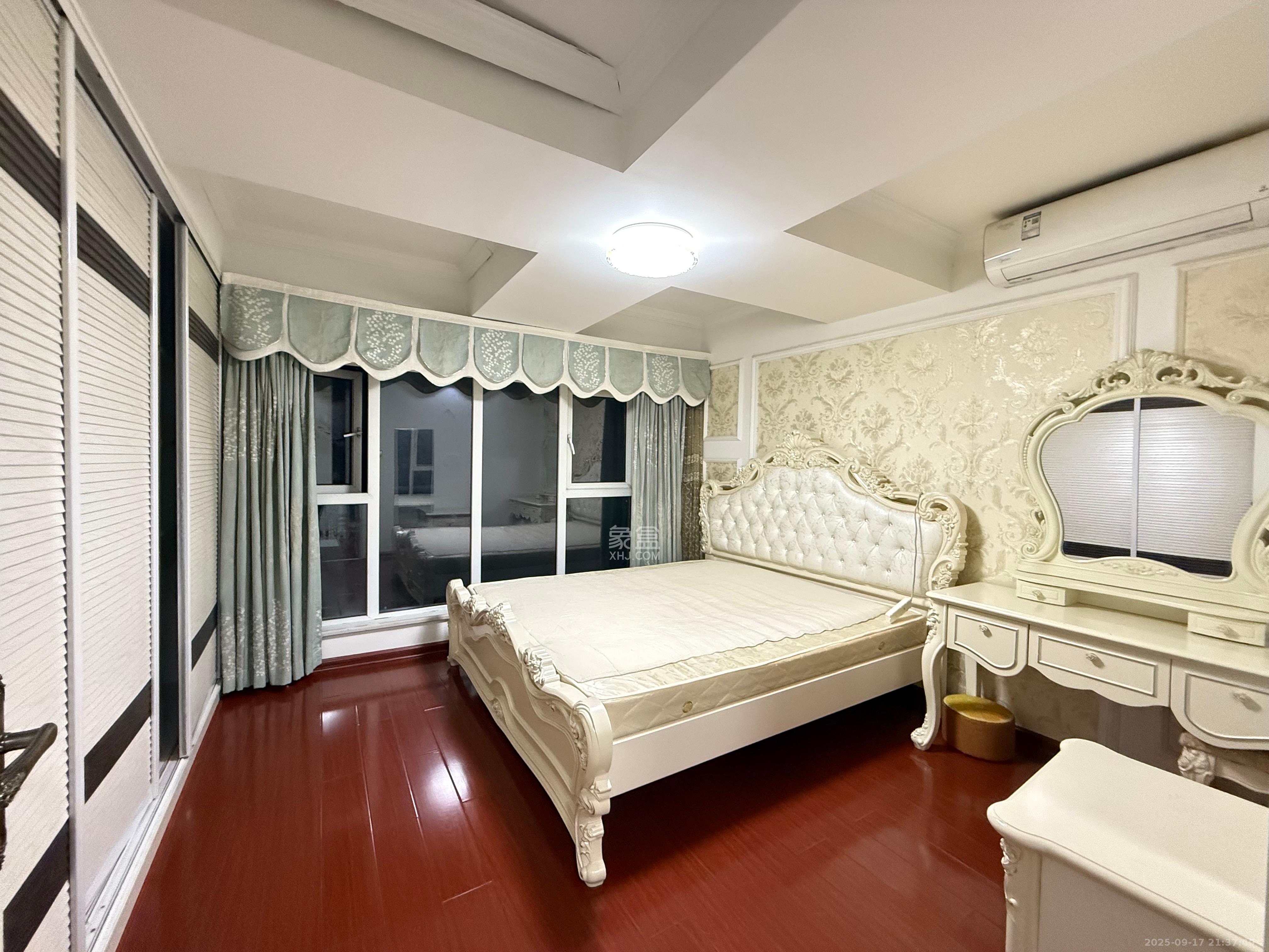 鸥波港湾  2室1厅2卫    2800.0元/月室内图