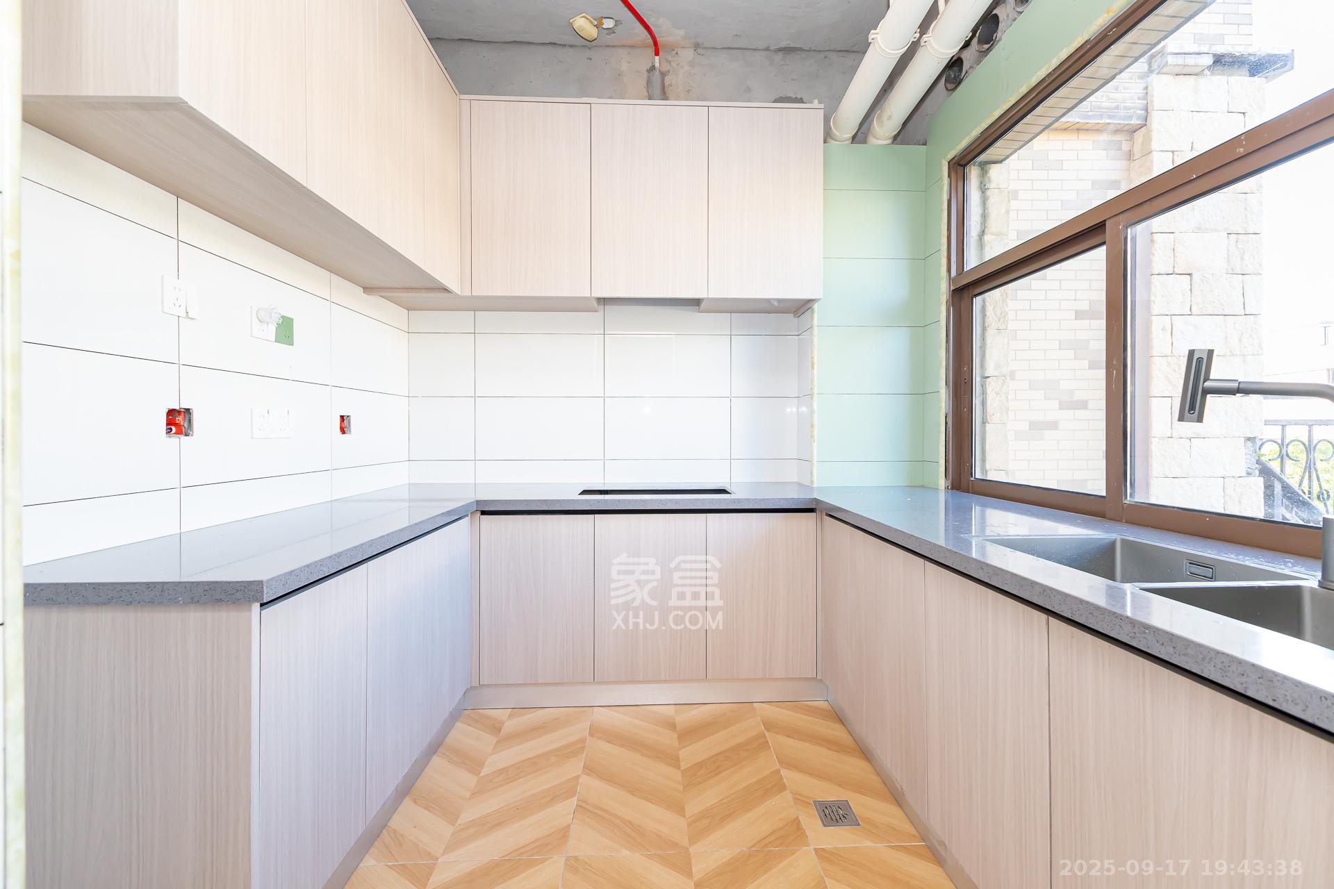 盈峰翠邸 4室2厅3卫 156.0万 盈峰翠邸 4室2厅3卫 156.0万厨房