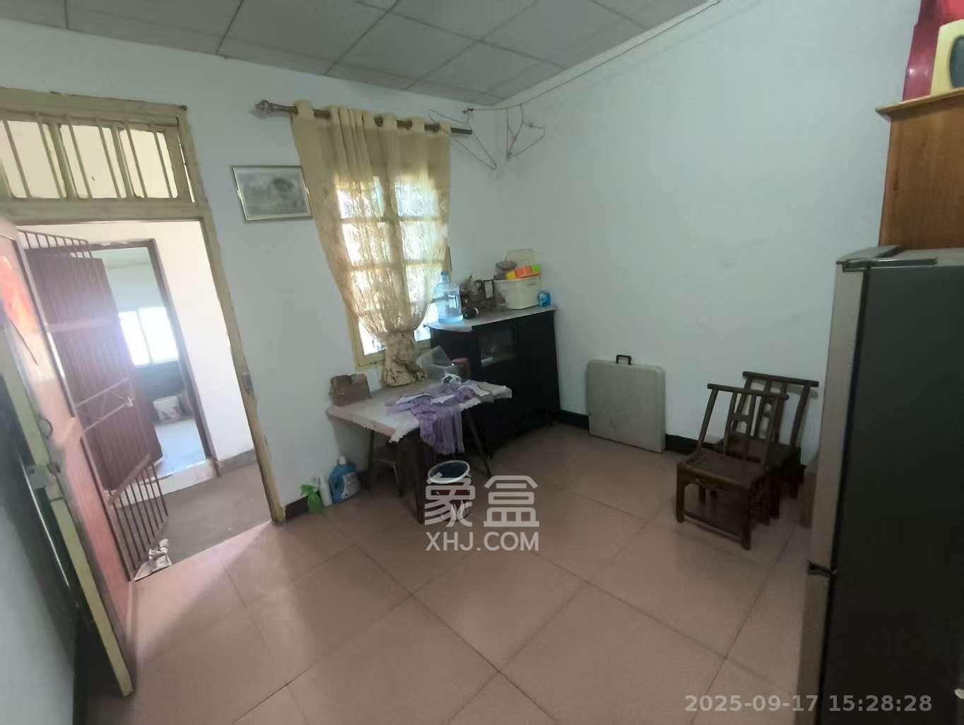 下摄司建设村 1室1厅1卫 600.0元/月 下摄司建设村 1室1厅1卫 600.0元/月室内图