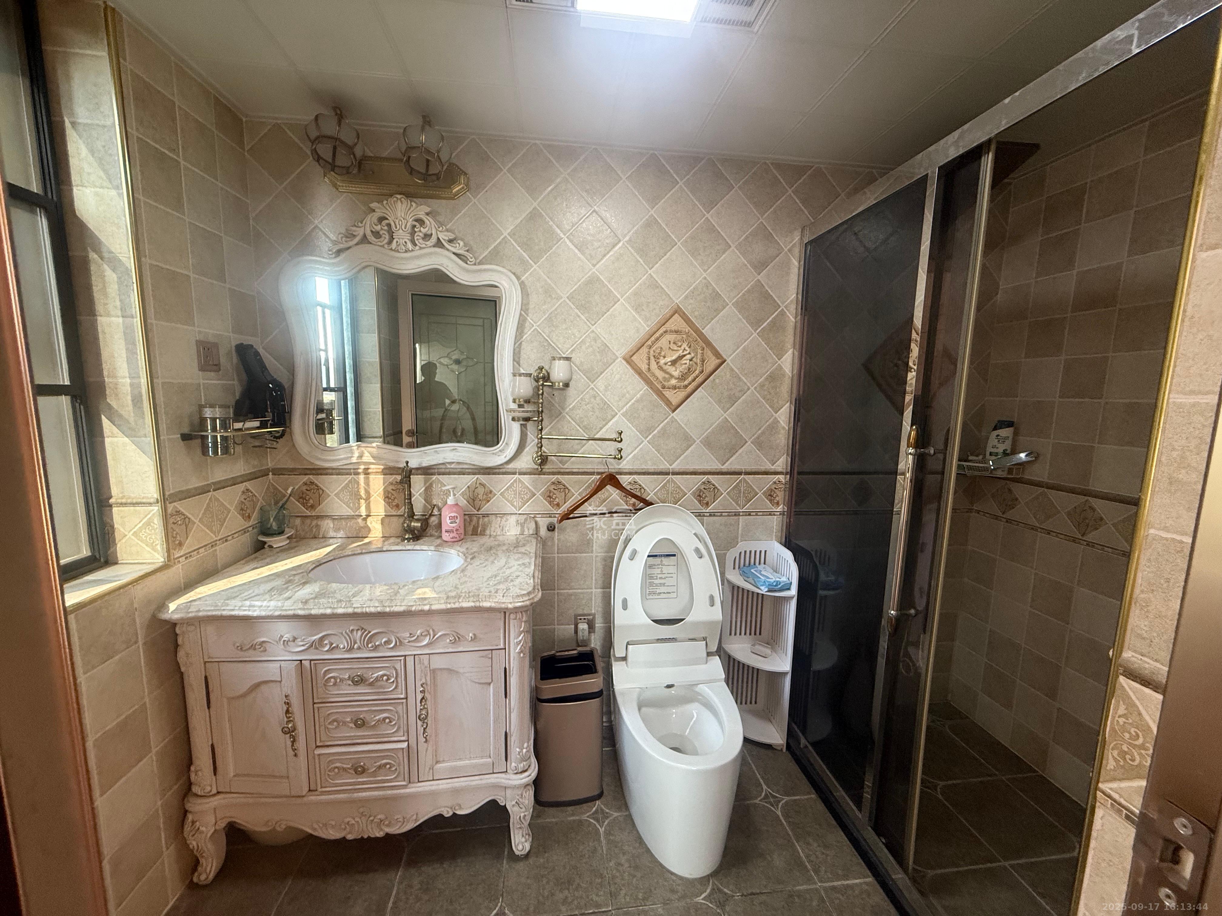 藏珑湖上国际花园 4室2厅2卫 6300.0元/月 藏珑湖上国际花园 4室2厅2卫 6300.0元/月室内图