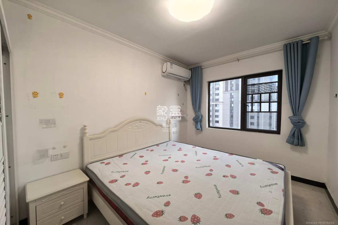 华润置地广场二期 3室2厅2卫 2400.0元/月 华润置地广场二期 3室2厅2卫 2400.0元/月室内图