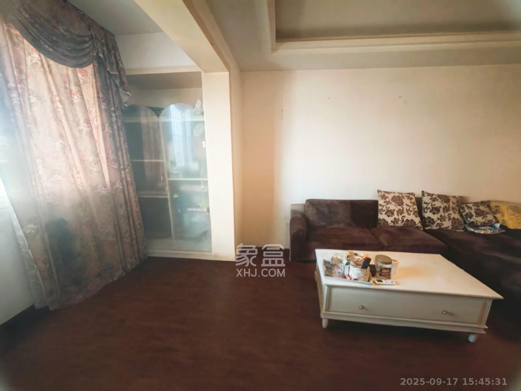 麓山才苑 3室2厅2卫 3500.0元/月 麓山才苑 3室2厅2卫 3500.0元/月室内图