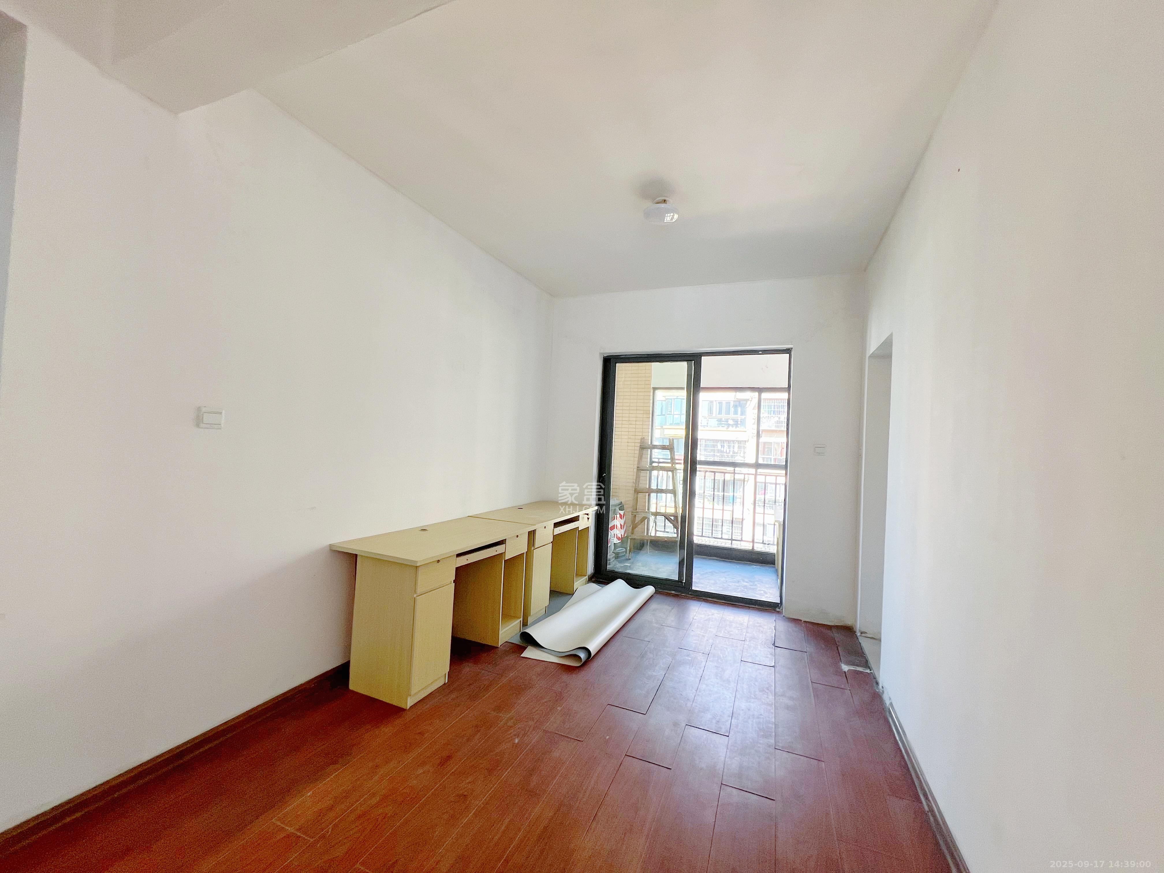 中城丽景香山园 3室2厅2卫 2500.0元/月 中城丽景香山园 3室2厅2卫 2500.0元/月室内图