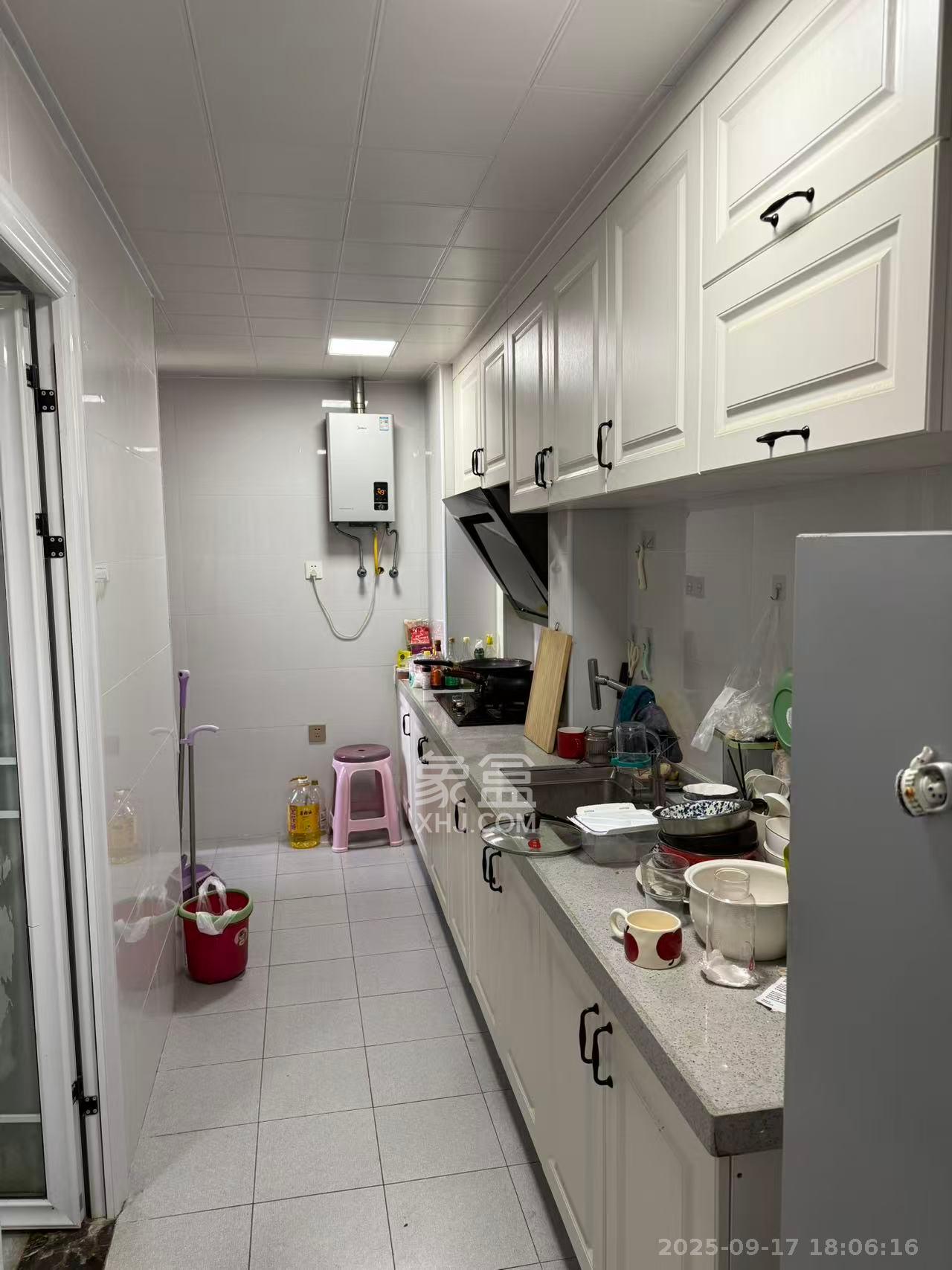 欧莱雅郡 2室1厅1卫 1800.0元/月 欧莱雅郡 2室1厅1卫 1800.0元/月室内图