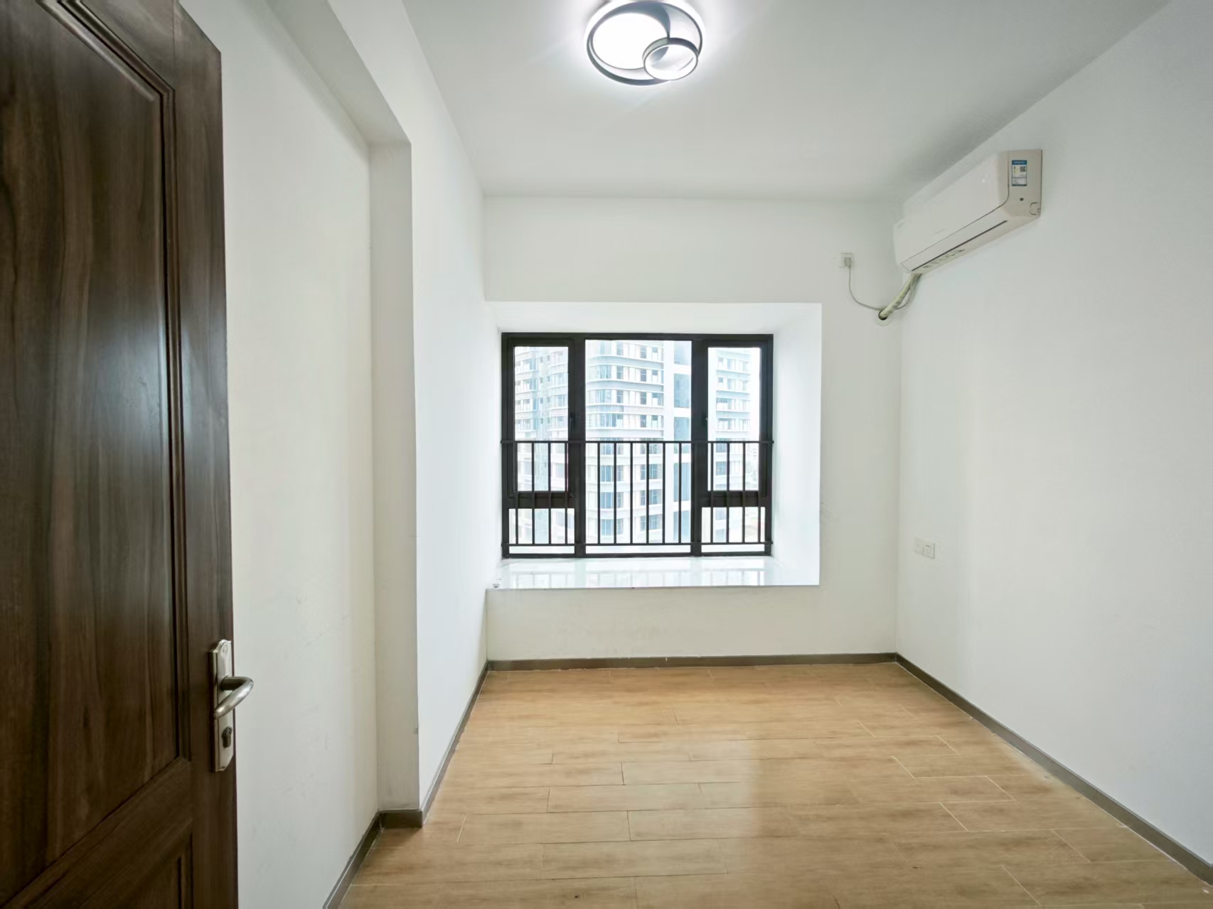 滨江海岸三期 3室2厅2卫 175.0万 滨江海岸三期 3室2厅2卫 175.0万室内图