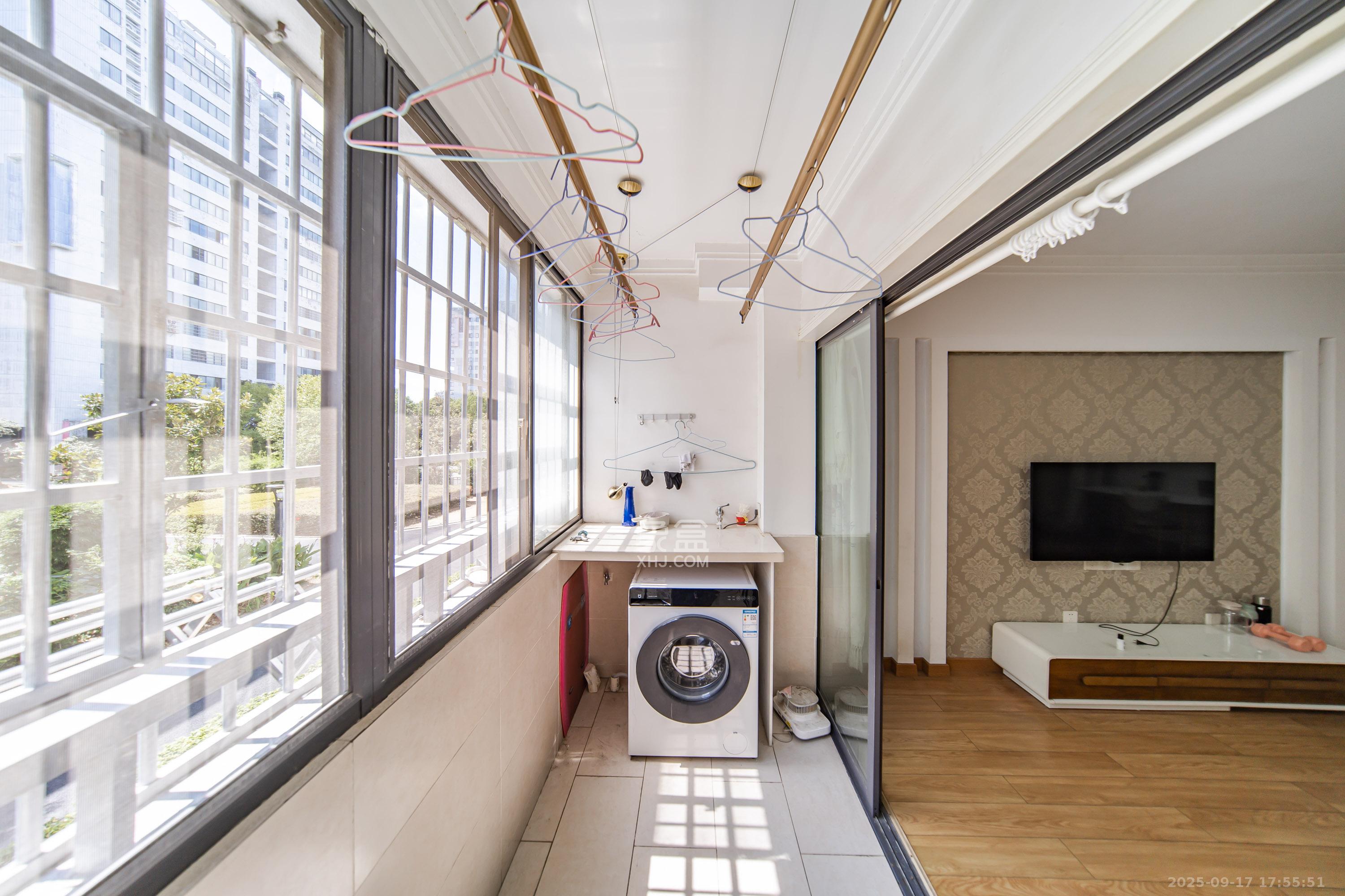 阳光100一期、四五期 3室2厅1卫 85.0万 阳光100一期、四五期 3室2厅1卫 85.0万阳台