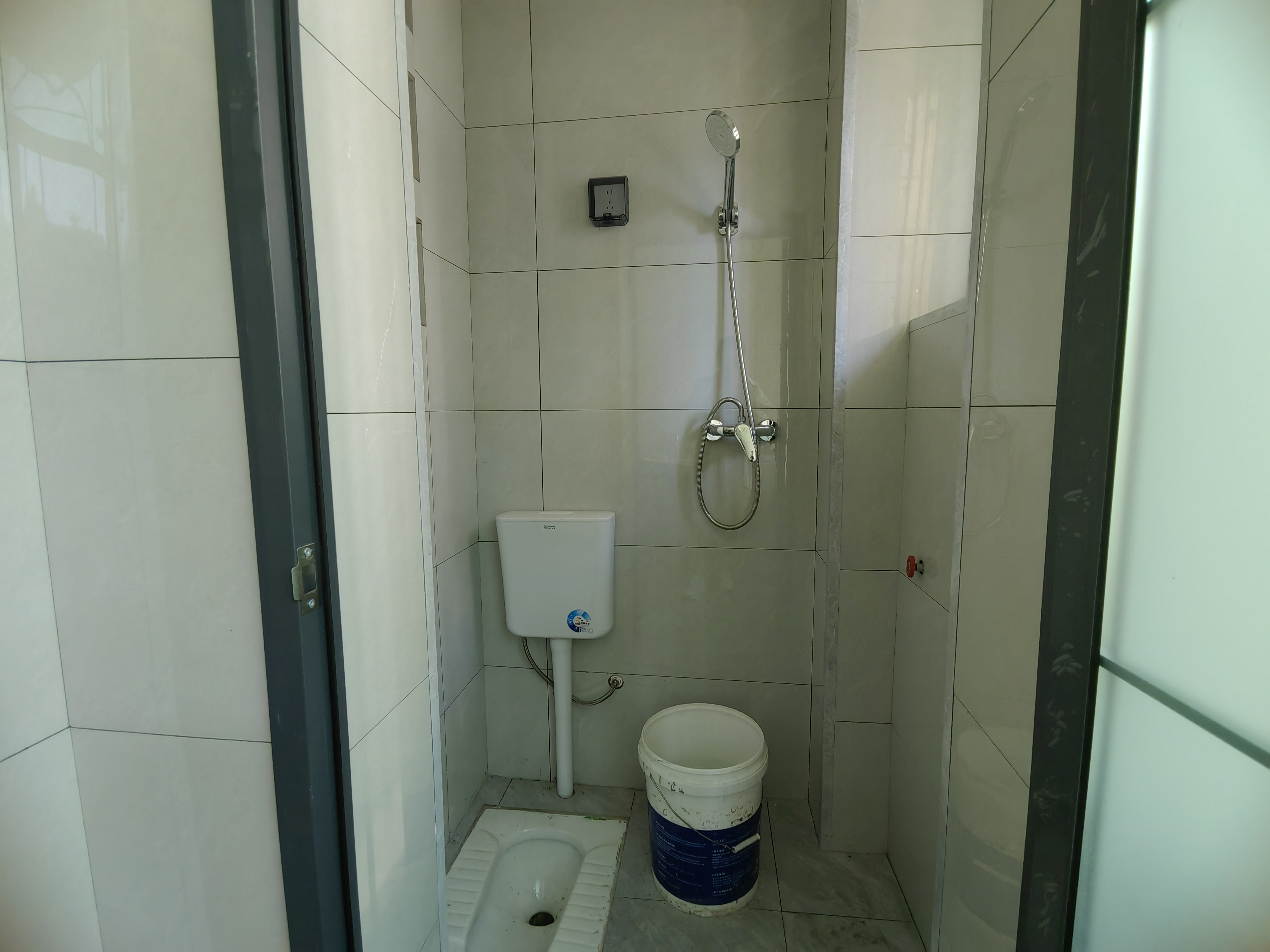 湘阳街北侧环卫处私人联建房 4室1厅1卫 700.0元/月 湘阳街北侧环卫处私人联建房 4室1厅1卫 700.0元/月室内图