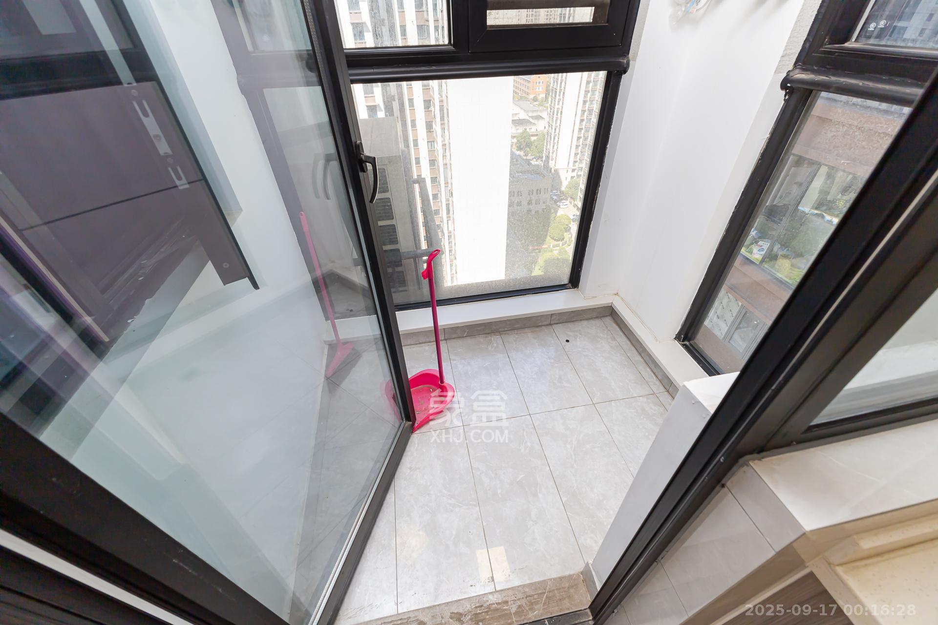 金富湘江悦城  1室0厅0卫    132.0万 金富湘江悦城  1室0厅0卫    132.0万阳台