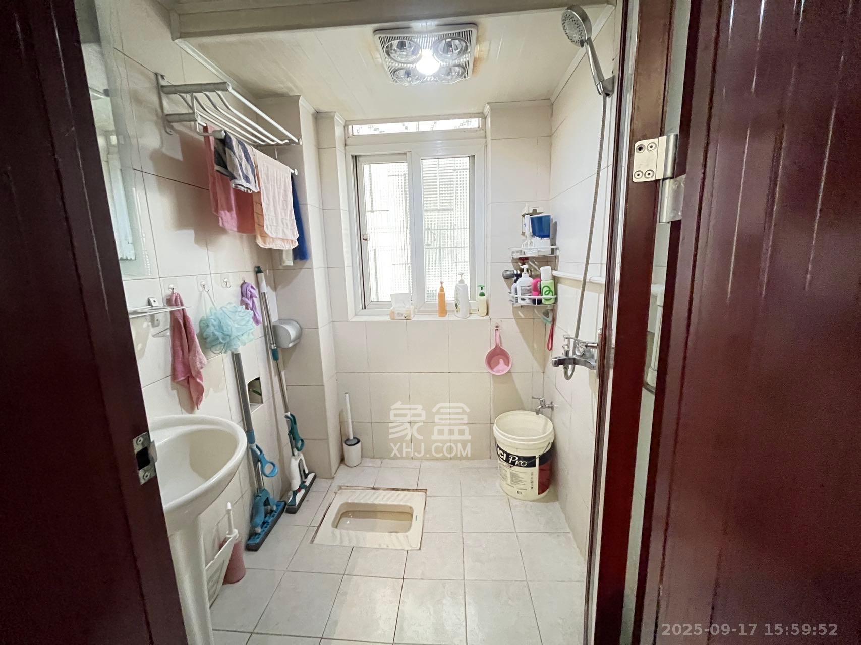 德政园  3室2厅2卫    2400.0元/月 德政园  3室2厅2卫    2400.0元/月室内图