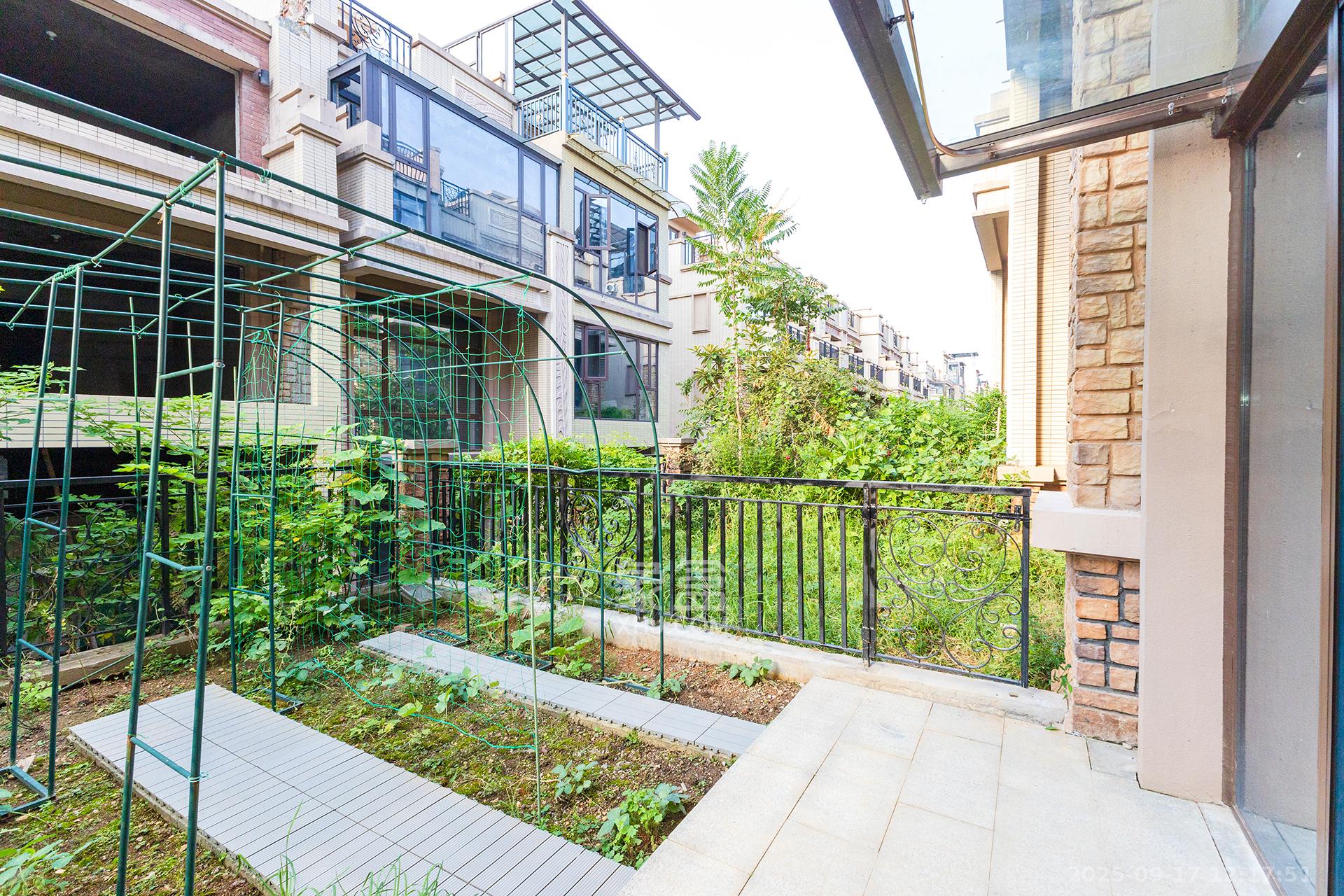 盈峰翠邸  5室2厅4卫    298.0万其他