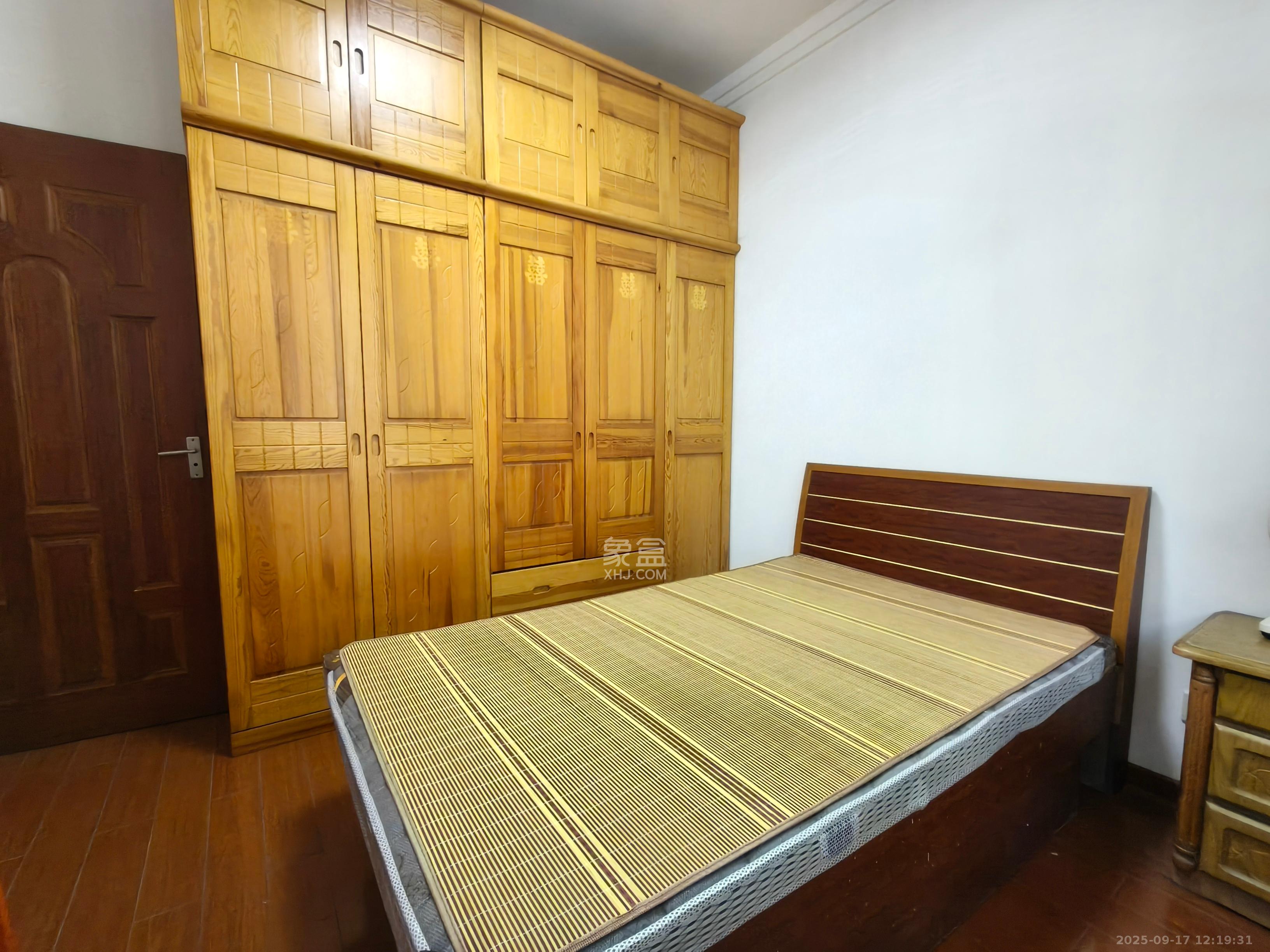 山水人家三期 3室2厅2卫 1600.0元/月 山水人家三期 3室2厅2卫 1600.0元/月室内图