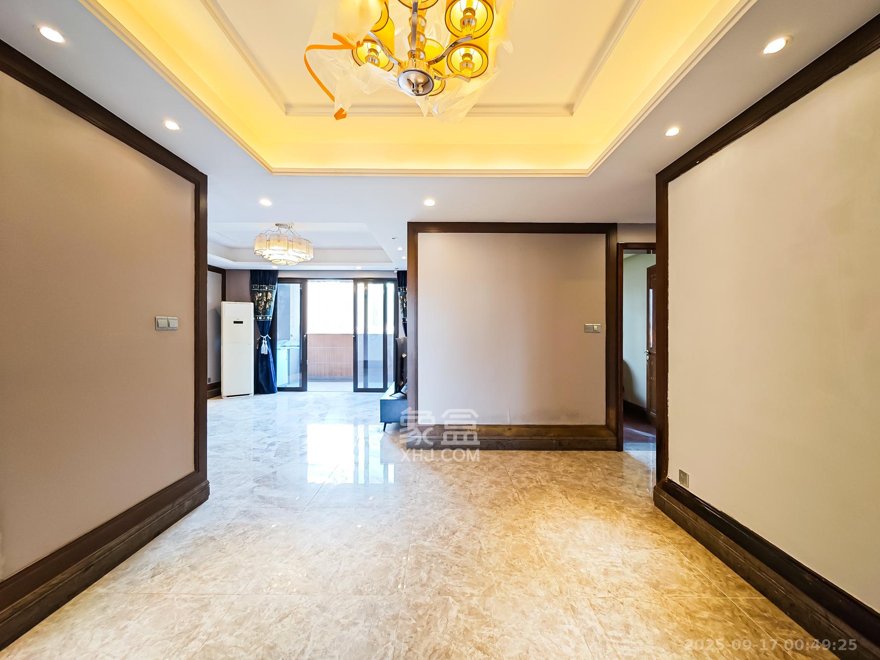 恒大御景天下城一期  3室2厅2卫    85.0万客厅