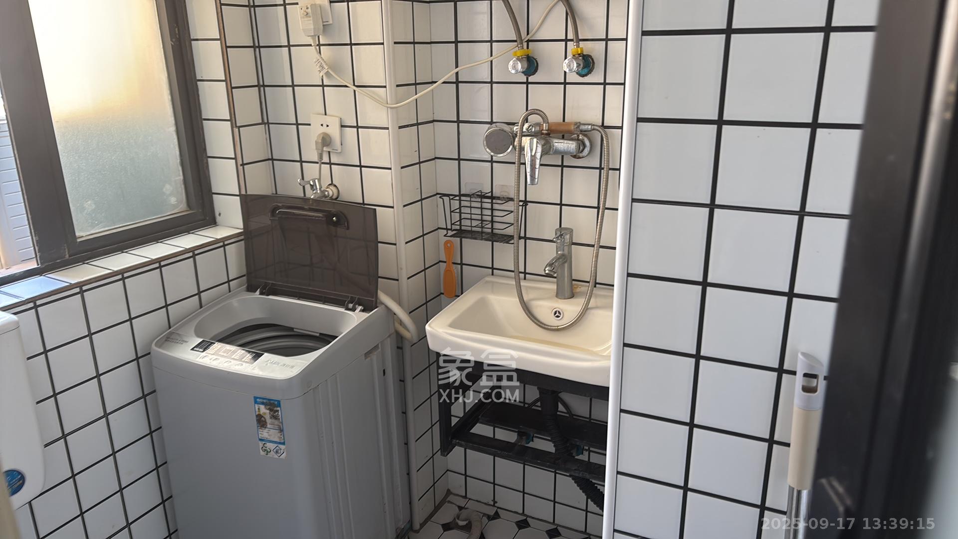 深业睿城  1室2厅1卫    1180.0元/月室内图