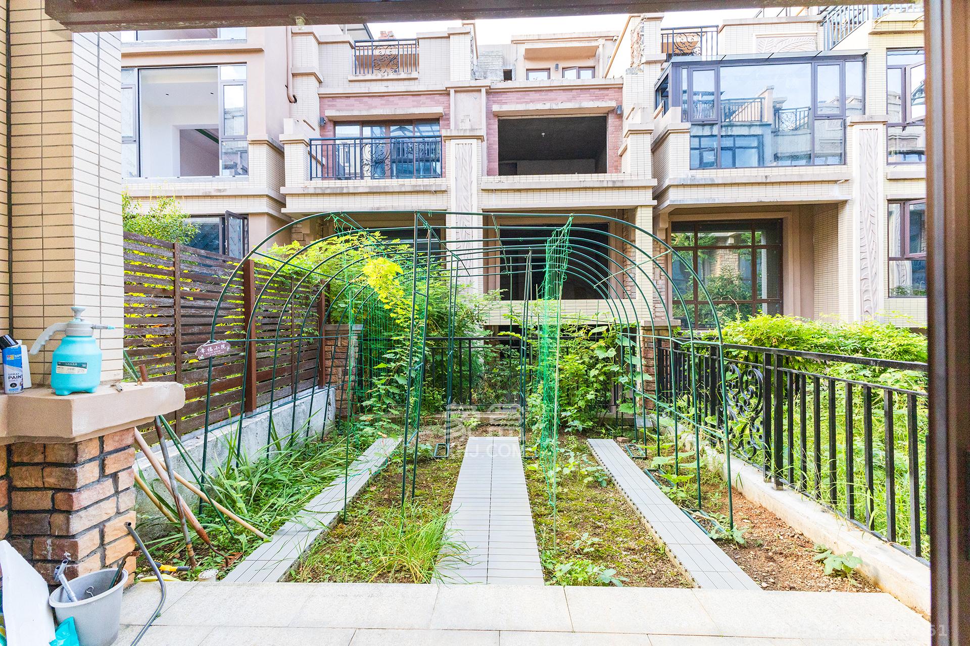 盈峰翠邸 5室2厅4卫 298.0万 盈峰翠邸 5室2厅4卫 298.0万其他