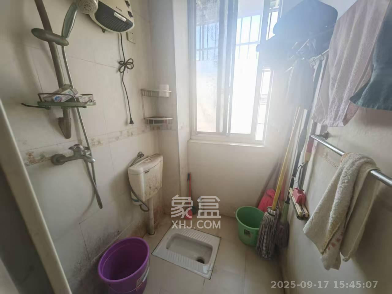 麓山才苑 3室2厅2卫 3500.0元/月 麓山才苑 3室2厅2卫 3500.0元/月室内图