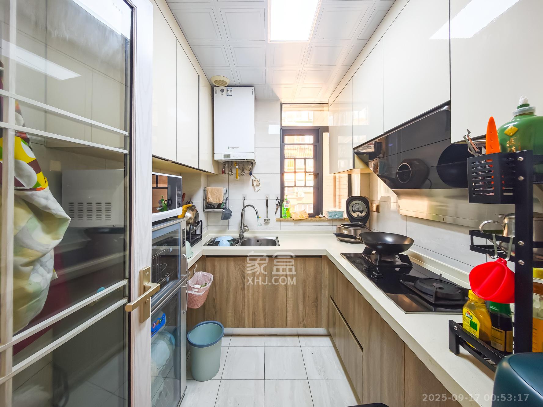 双湾国际(湘江御景花园) 3室2厅2卫 128.0万 双湾国际(湘江御景花园) 3室2厅2卫 128.0万厨房