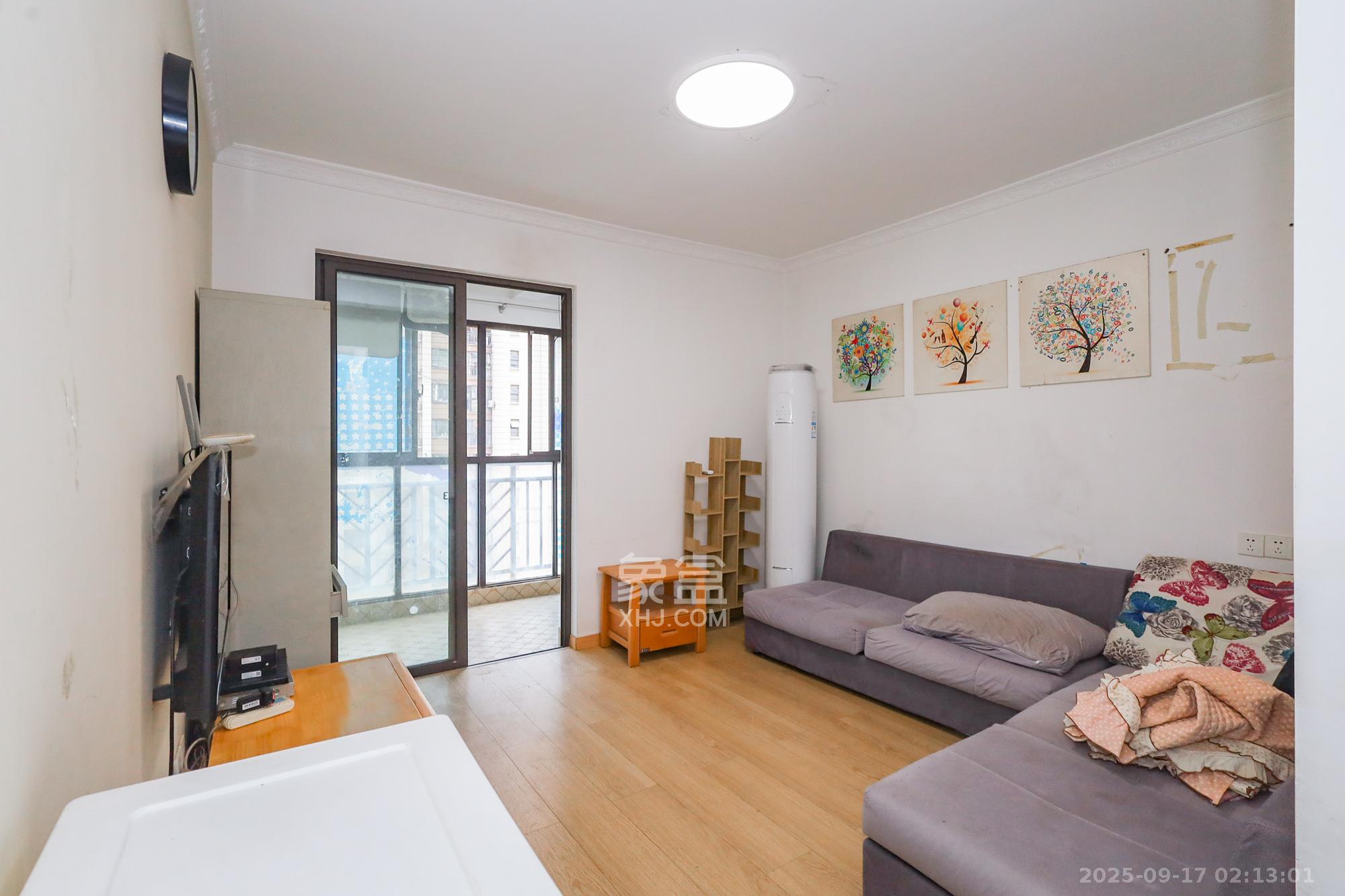 旭辉藏郡(藏郡、旭湘华府)  3室2厅1卫    210.0万 旭辉藏郡(藏郡、旭湘华府)  3室2厅1卫    210.0万客厅