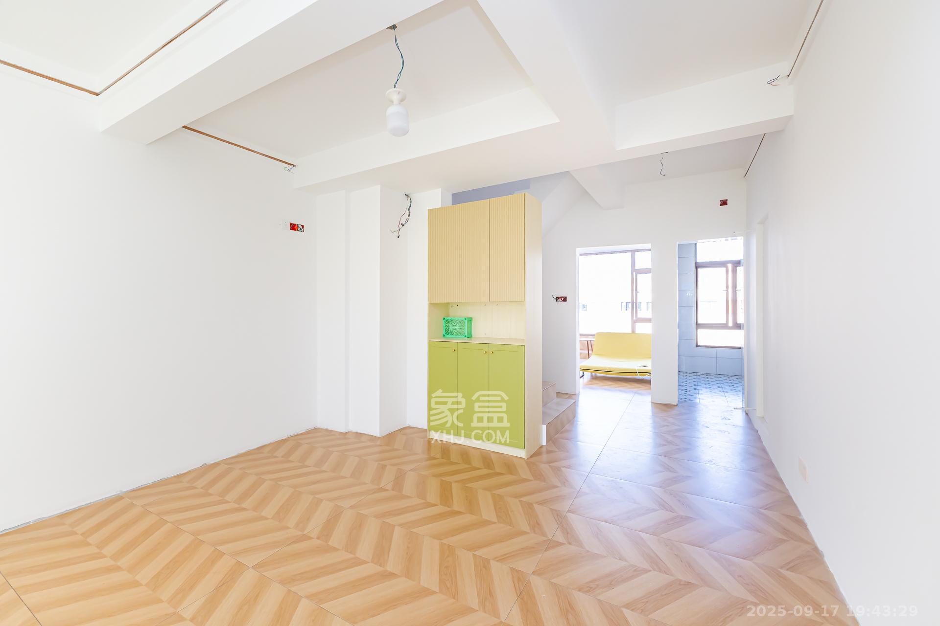 盈峰翠邸 4室2厅3卫 156.0万 盈峰翠邸 4室2厅3卫 156.0万其他