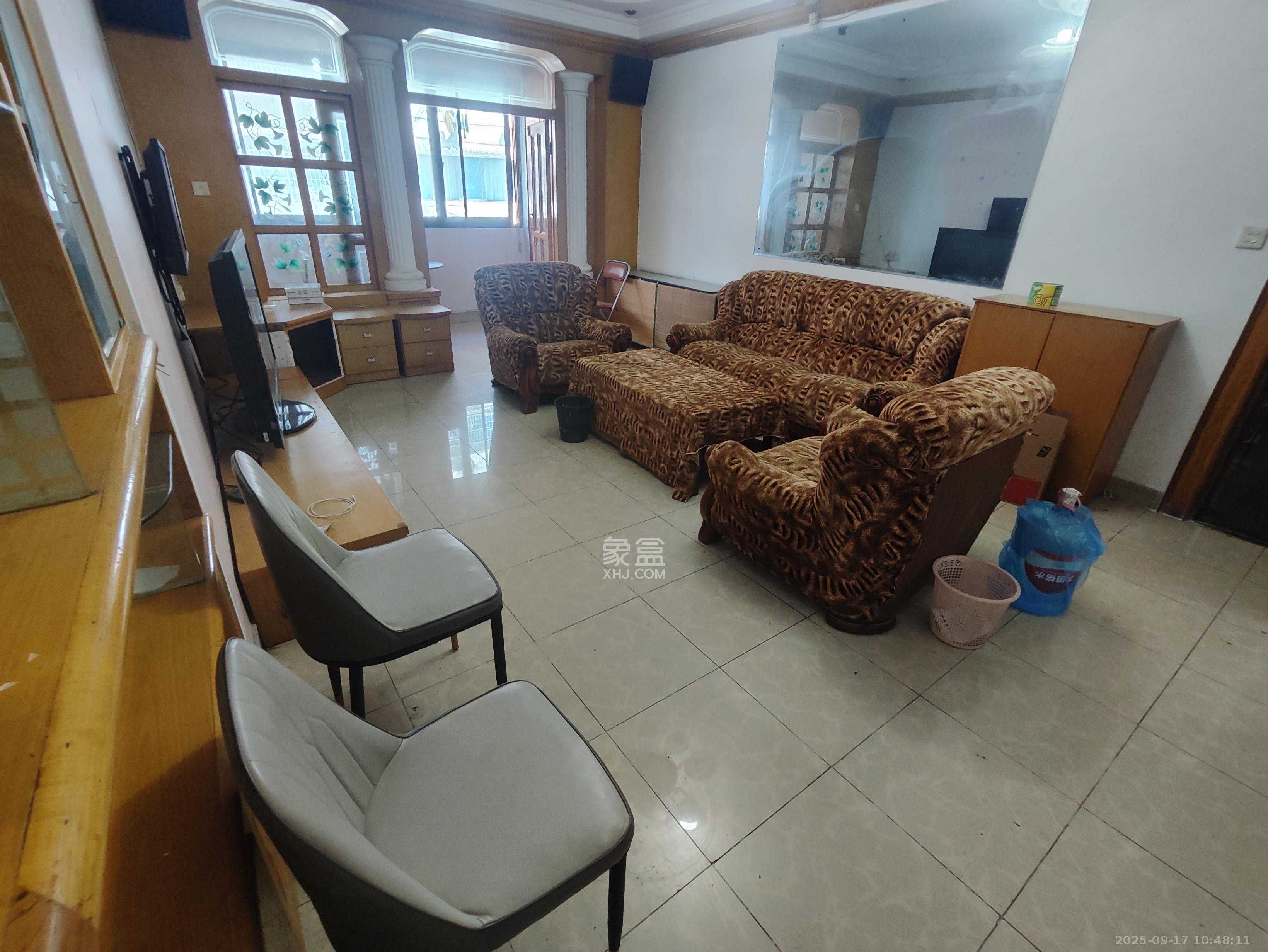 金叶公寓（原省烟草公司宿舍）  3室2厅1卫    1800.0元/月室内图