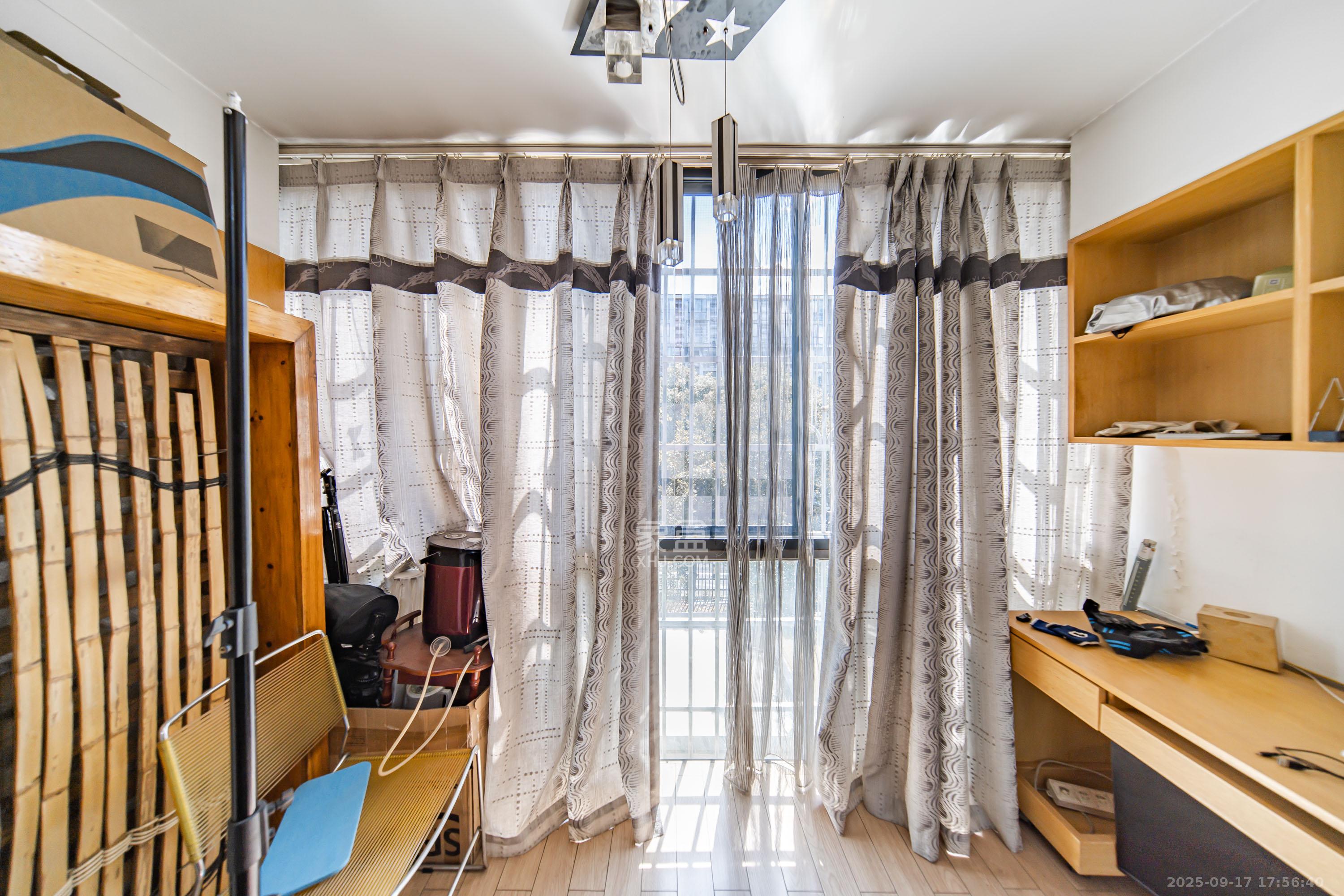 阳光100二期 4室2厅2卫 117.6万 阳光100二期 4室2厅2卫 117.6万阳台