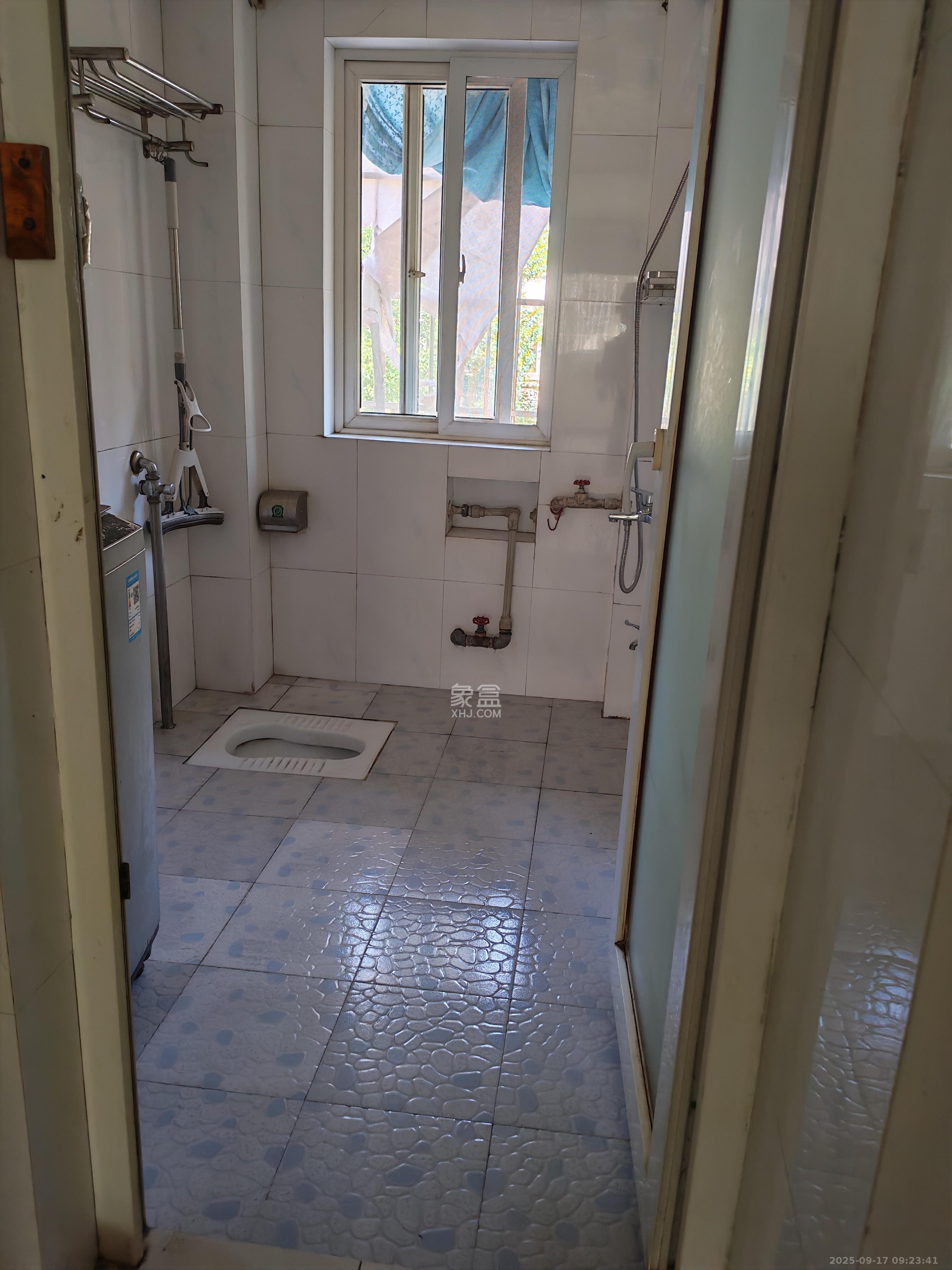 德润园  3室2厅1卫    2300.0元/月室内图