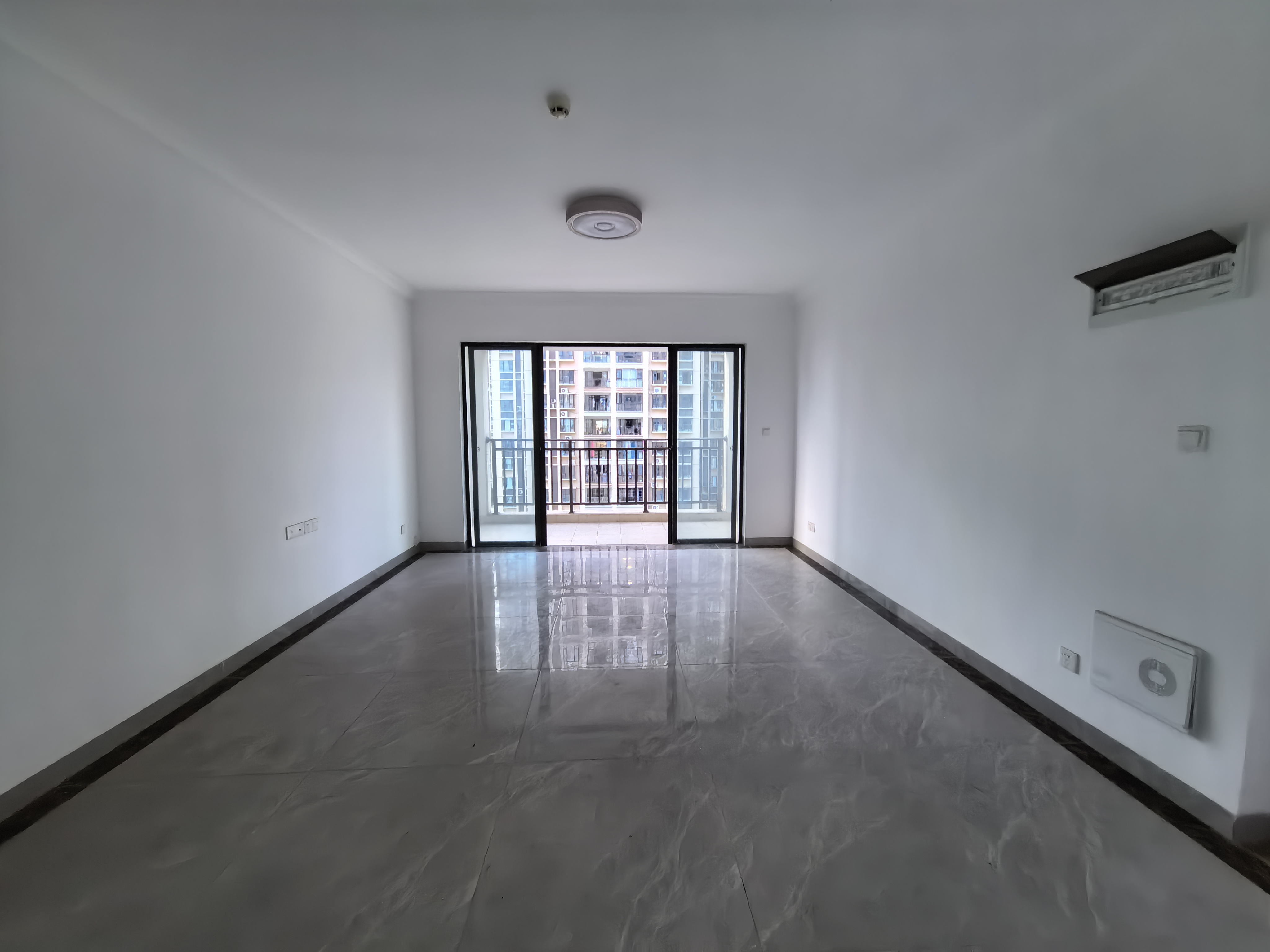 和风家园二期碧海居  4室2厅2卫    3800.0元/月室内图