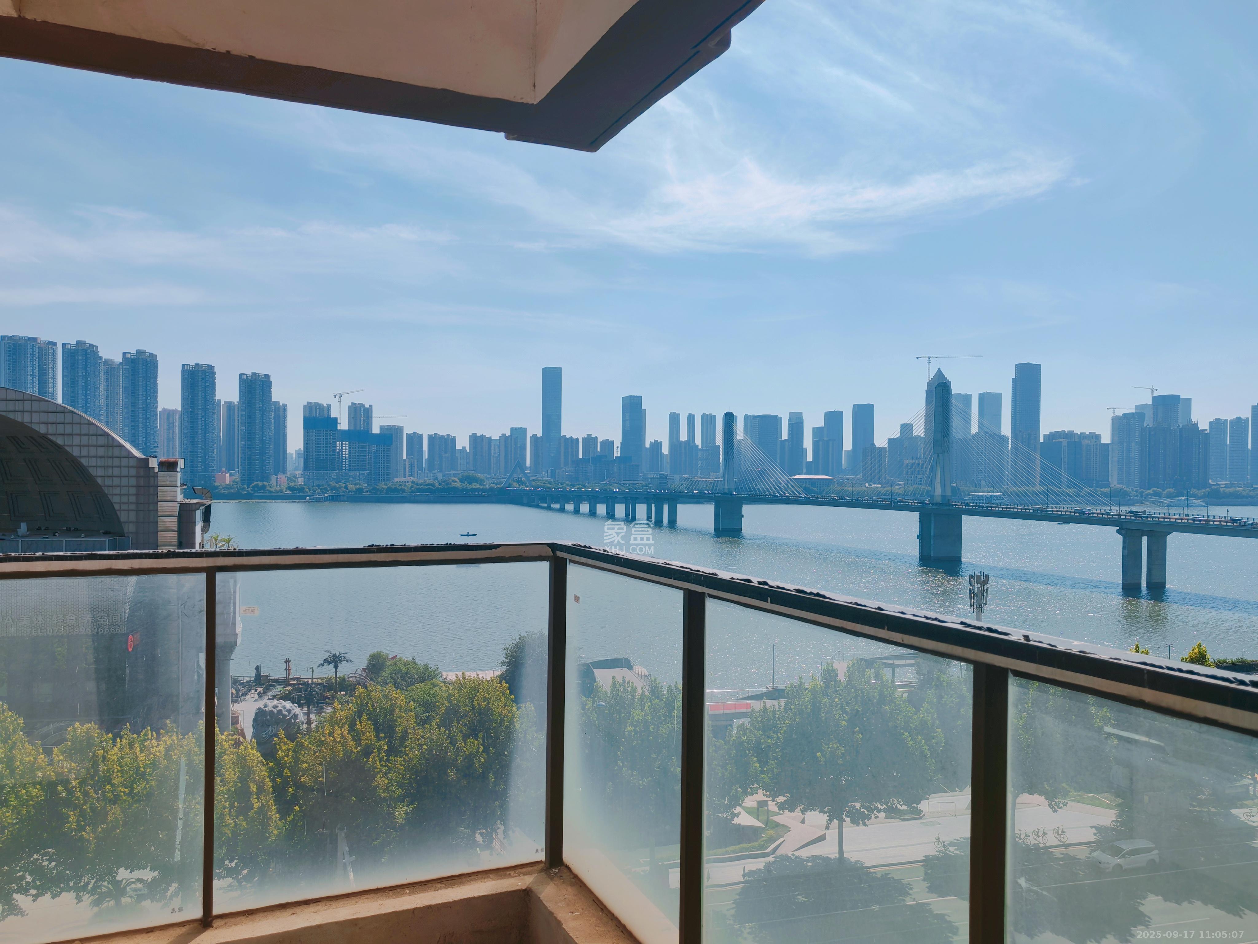 世茂外滩里(世茂铂翠湾三期) 4室2厅2卫 3500.0元/月 世茂外滩里(世茂铂翠湾三期) 4室2厅2卫 3500.0元/月室内图