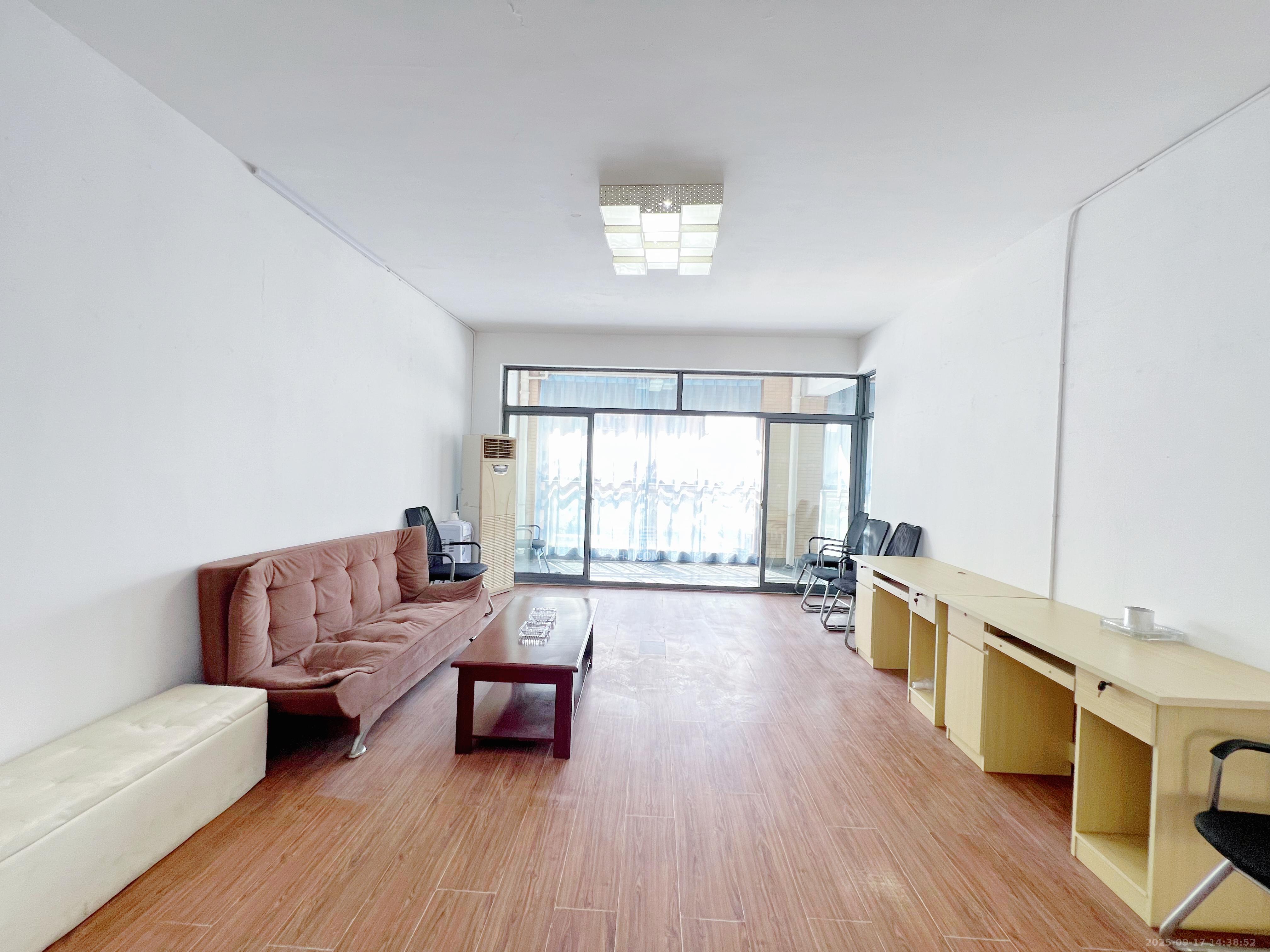 中城丽景香山园 3室2厅2卫 2500.0元/月 中城丽景香山园 3室2厅2卫 2500.0元/月室内图