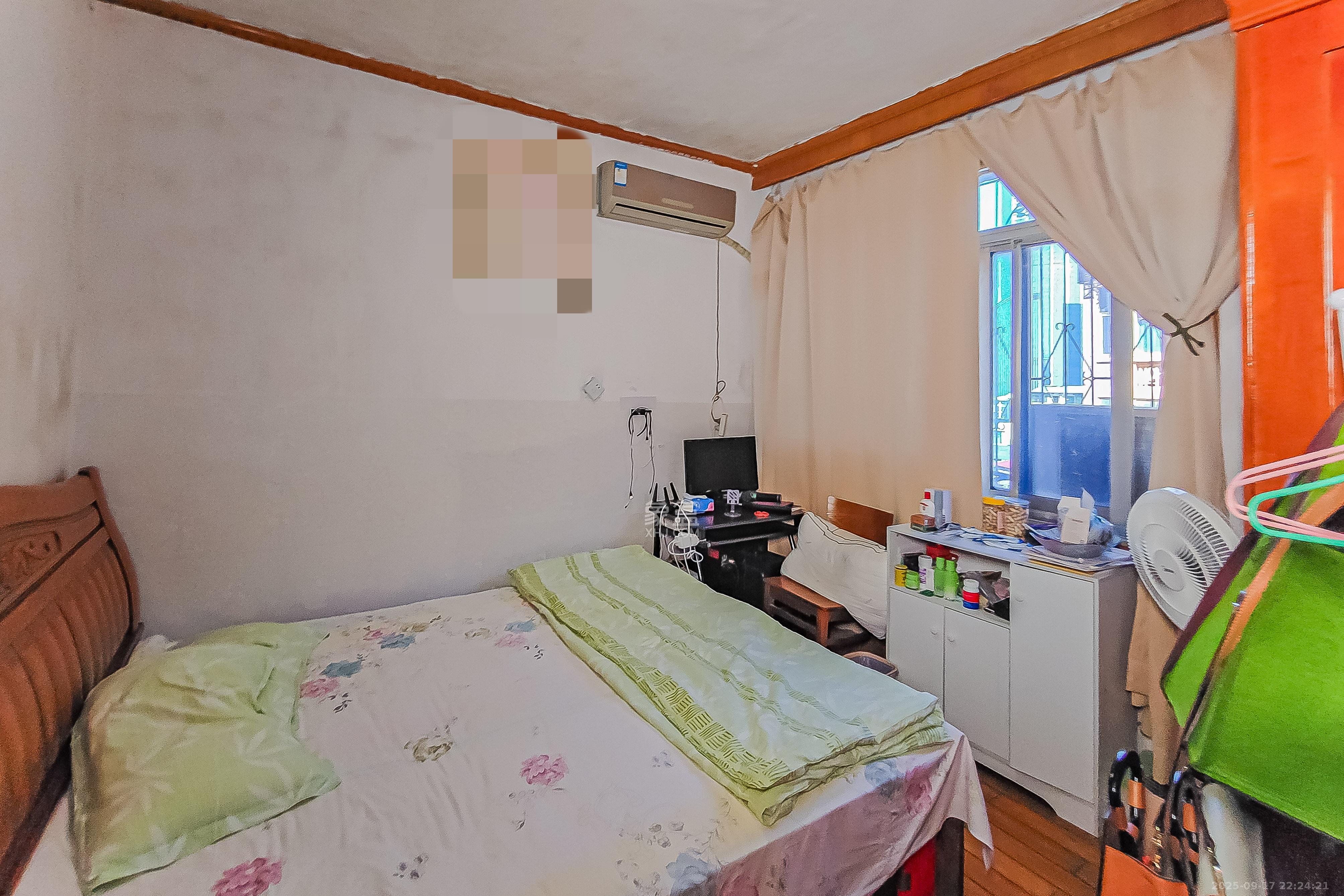 宝塔山粮食仓库单位房 2室2厅1卫 40.0万 宝塔山粮食仓库单位房 2室2厅1卫 40.0万卧室