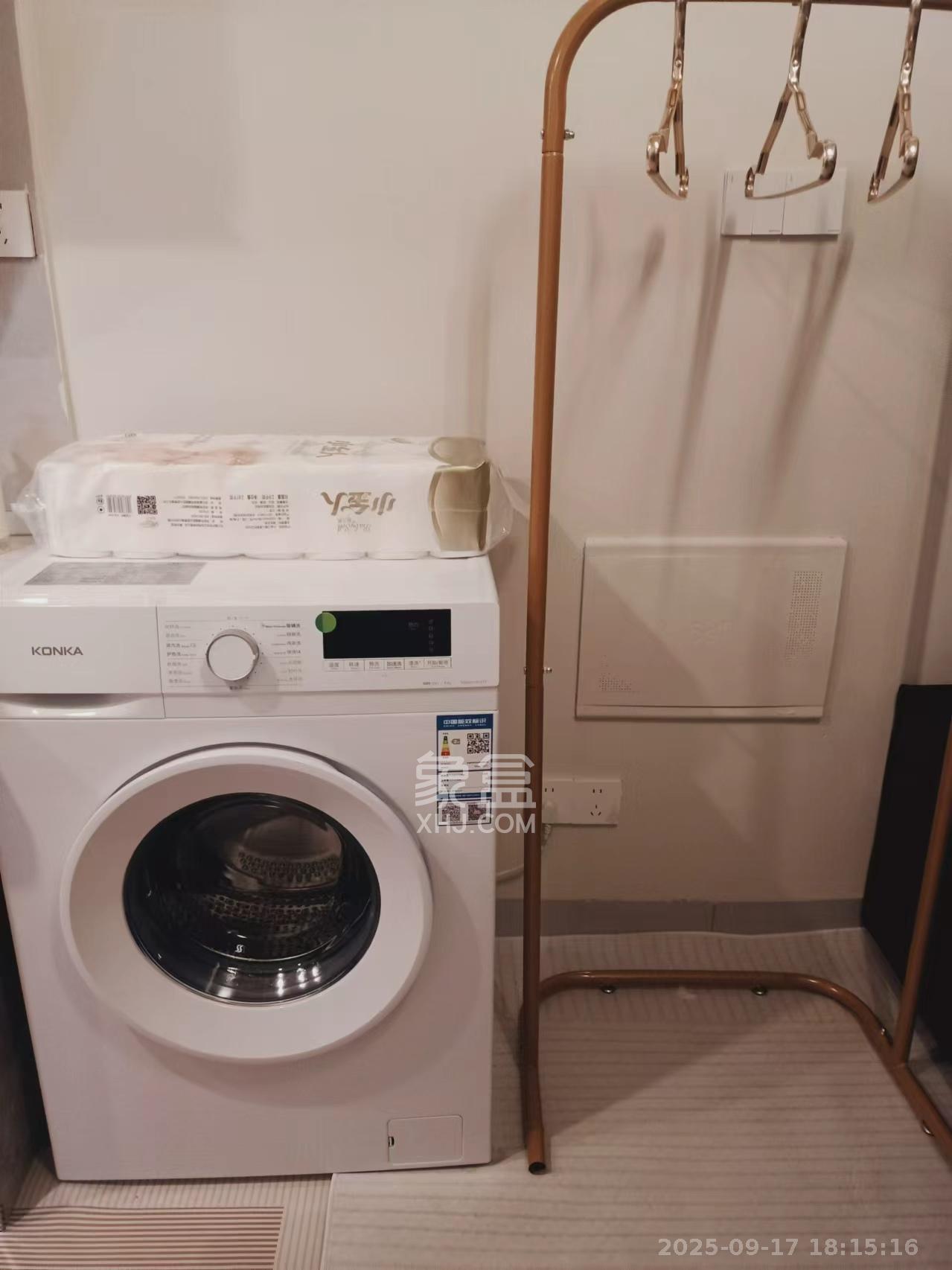 卓越中寰  2室1厅1卫    2400.0元/月室内图