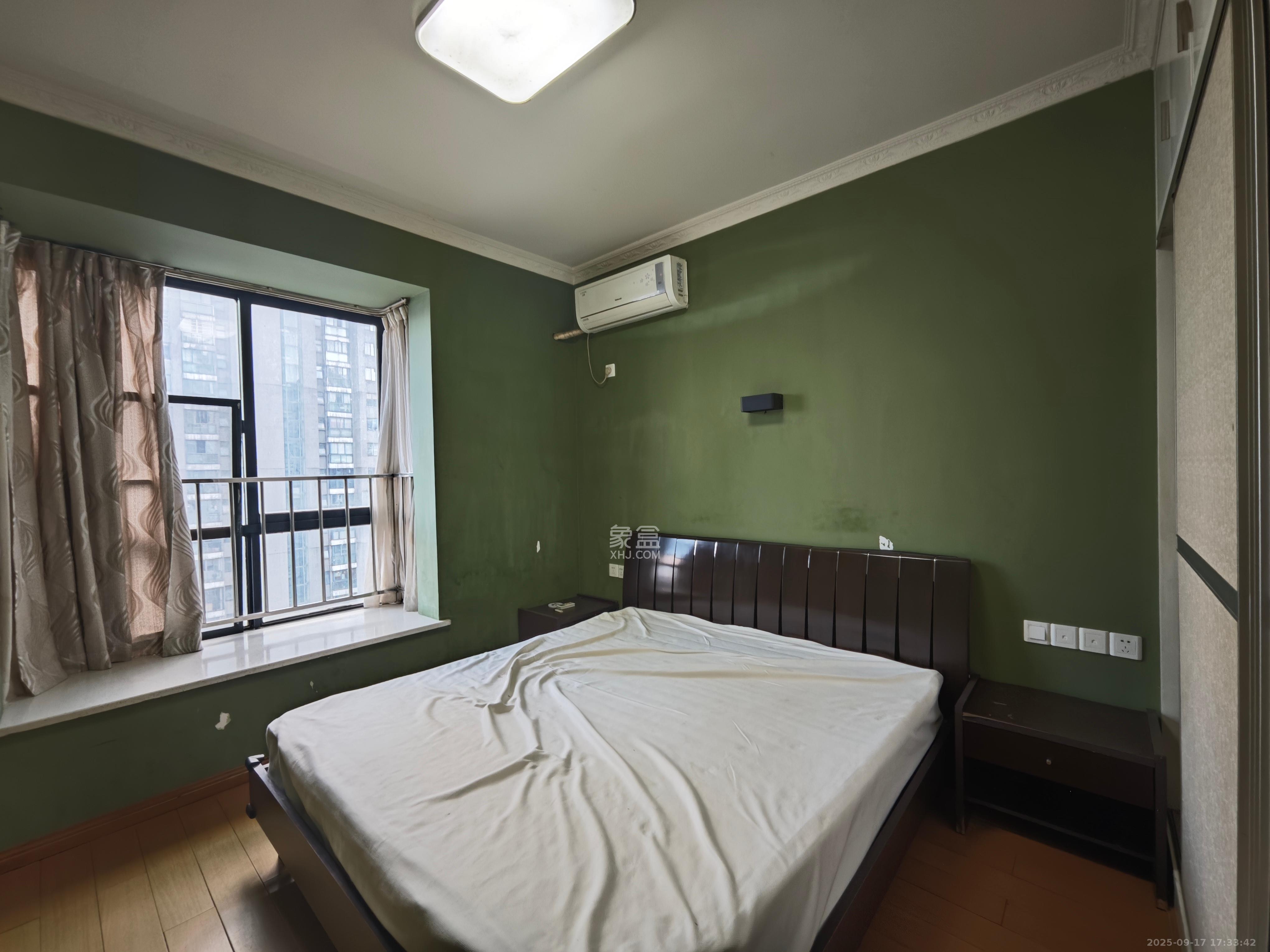 湘江世纪城悦江苑 1室2厅1卫 2500.0元/月 湘江世纪城悦江苑 1室2厅1卫 2500.0元/月室内图