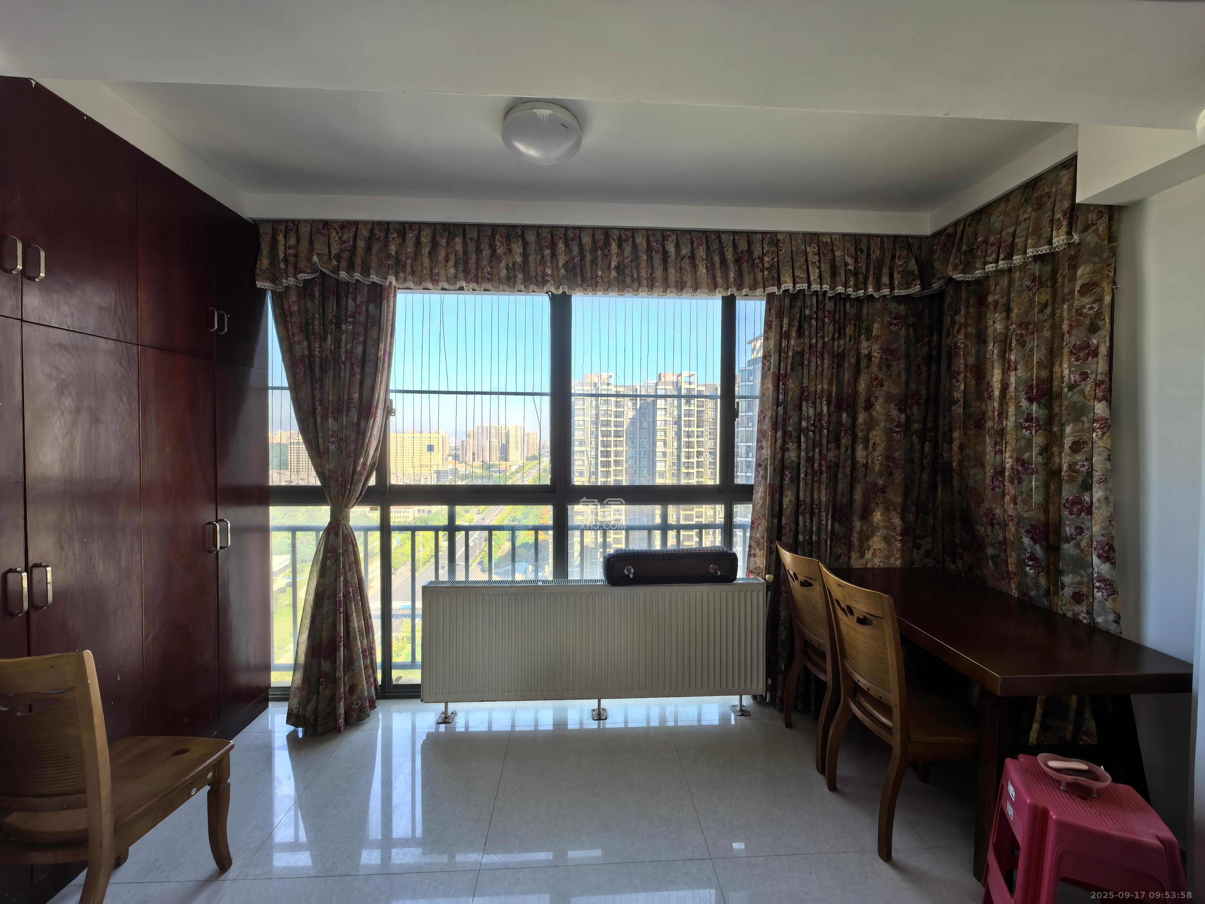 极目楚天 4室2厅2卫 3000.0元/月 极目楚天 4室2厅2卫 3000.0元/月室内图