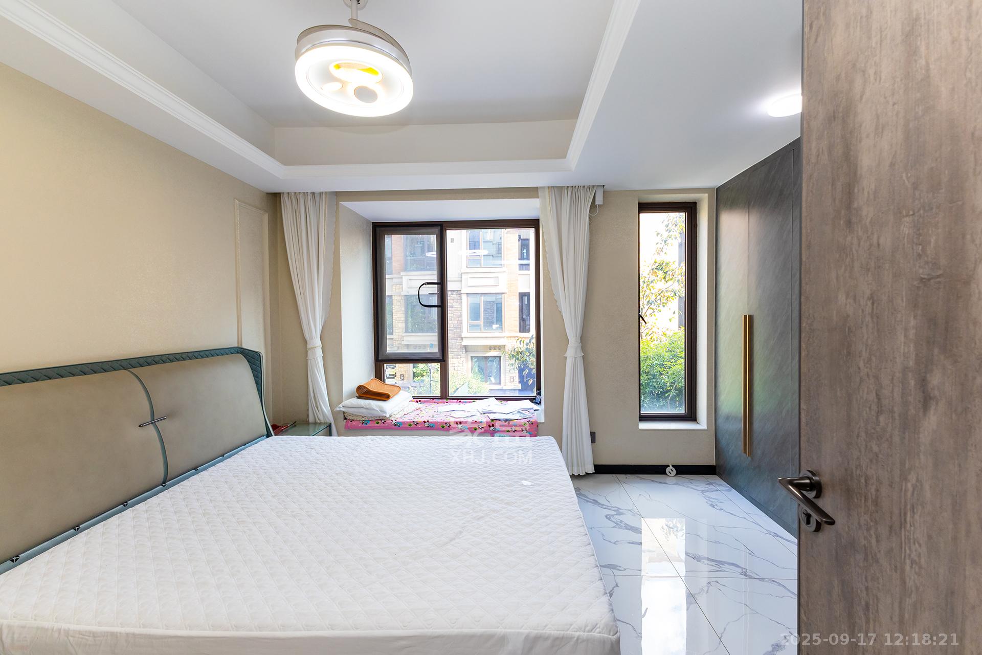 盈峰翠邸  5室2厅4卫    298.0万卧室