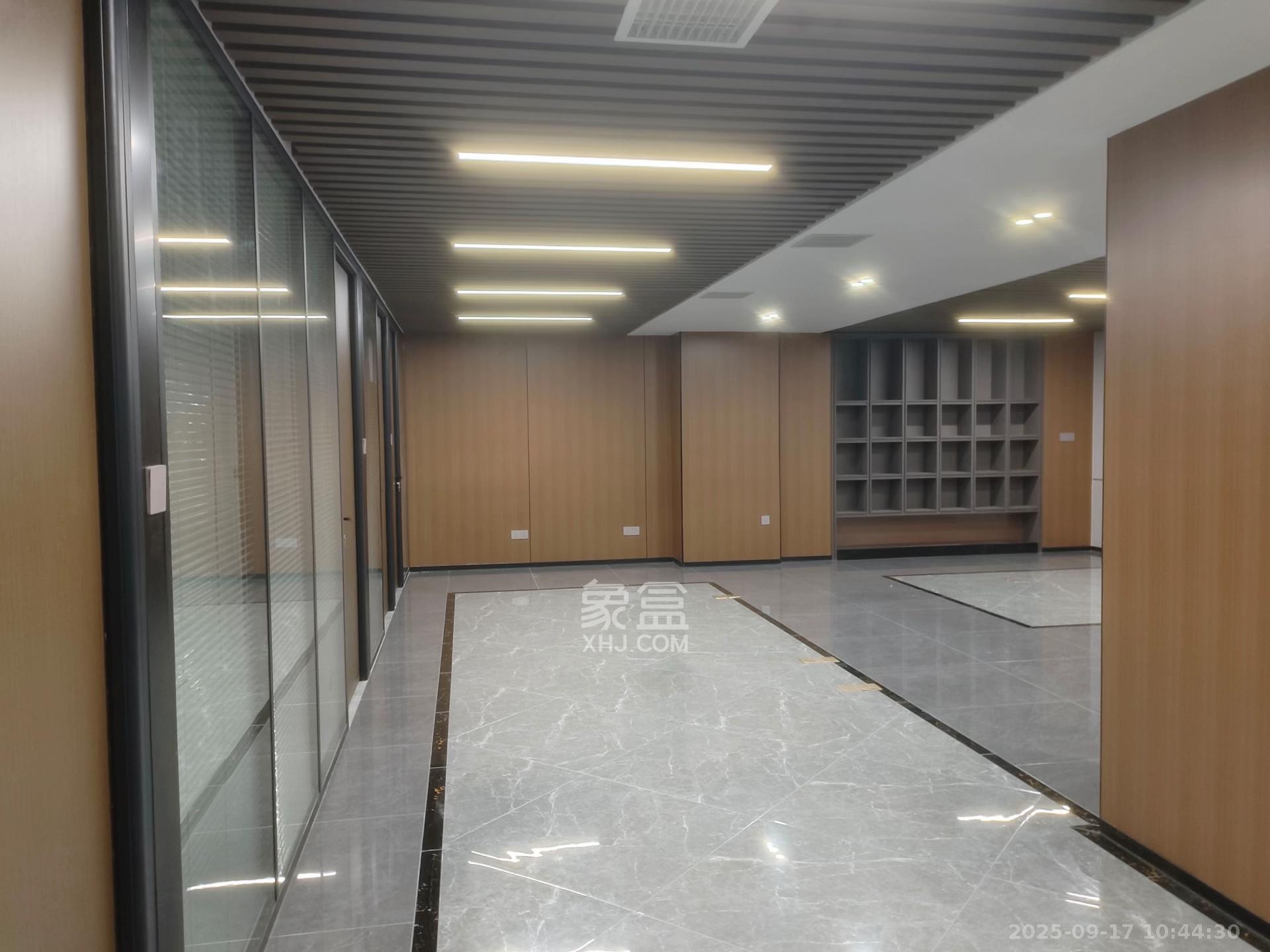 开源鑫贸大楼   248.0㎡      9000.0元/月室内图