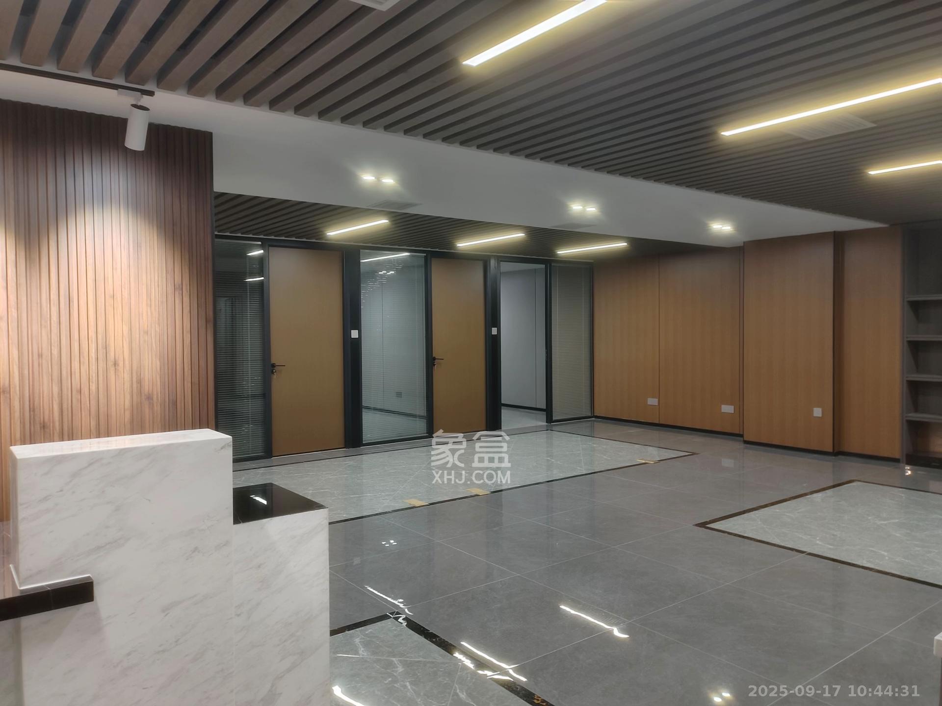 开源鑫贸大楼   248.0㎡      9000.0元/月室内图