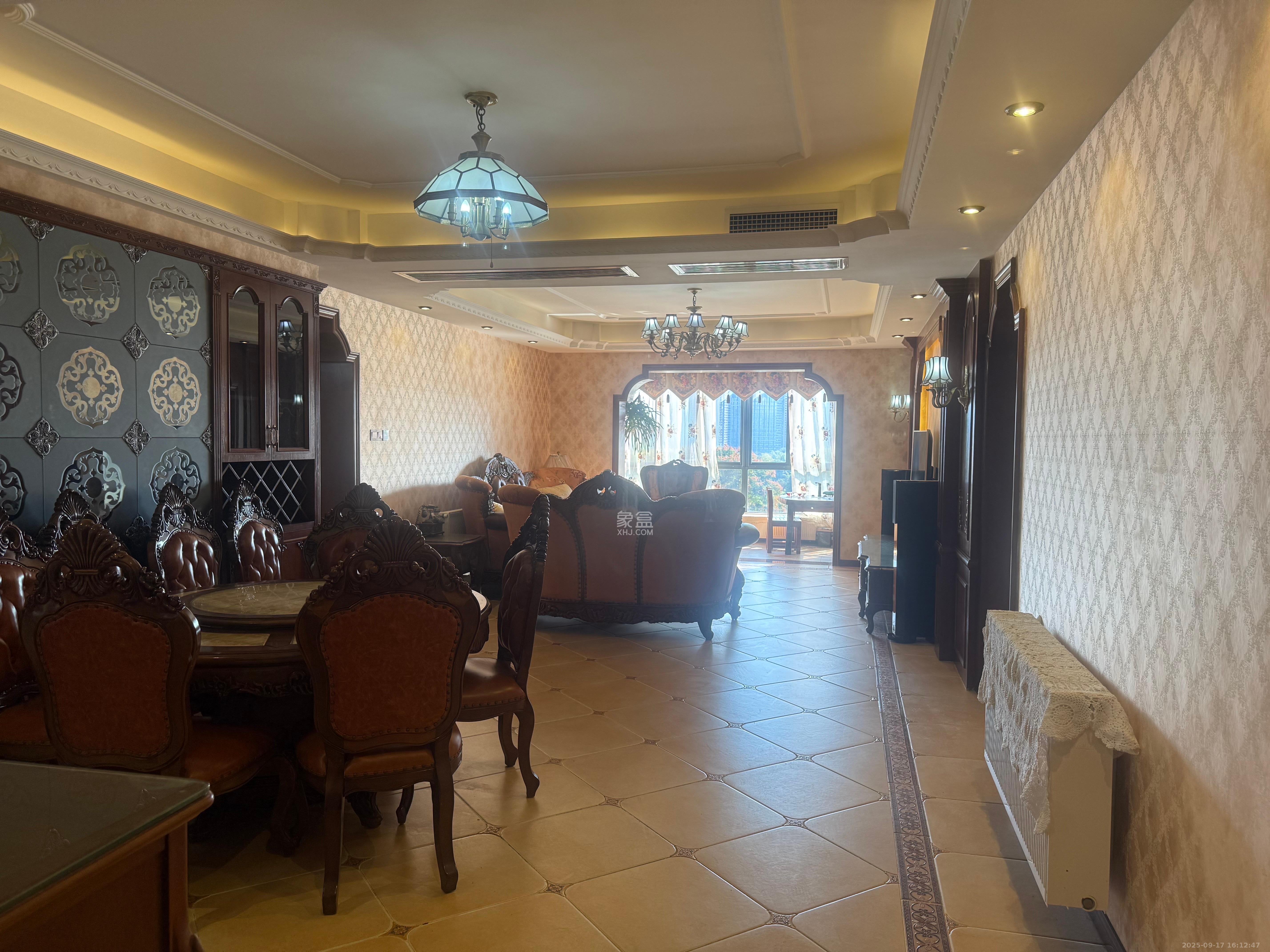 藏珑湖上国际花园 4室2厅2卫 6300.0元/月 藏珑湖上国际花园 4室2厅2卫 6300.0元/月室内图