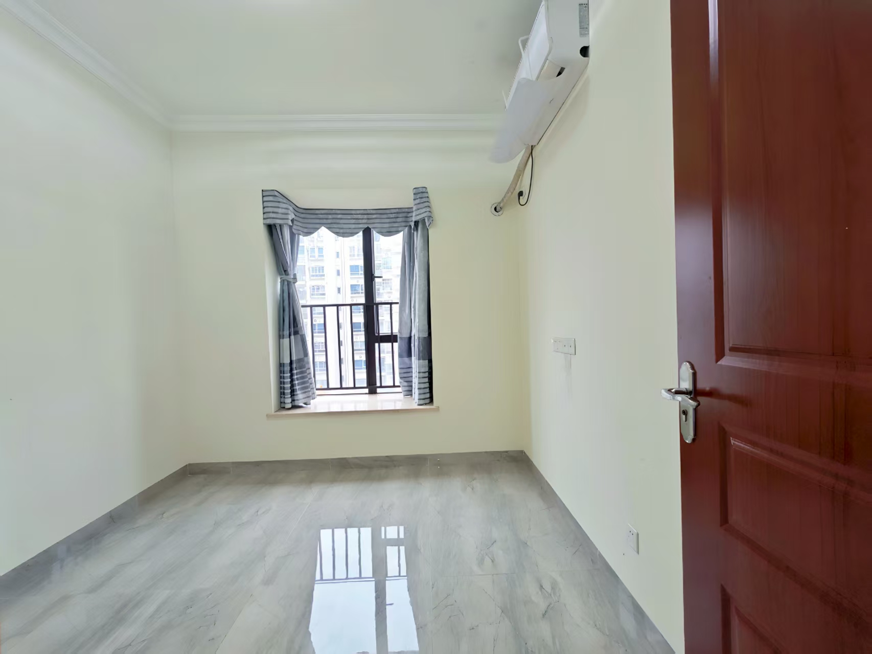 滨江海岸二期  4室2厅2卫    3800.0元/月室内图