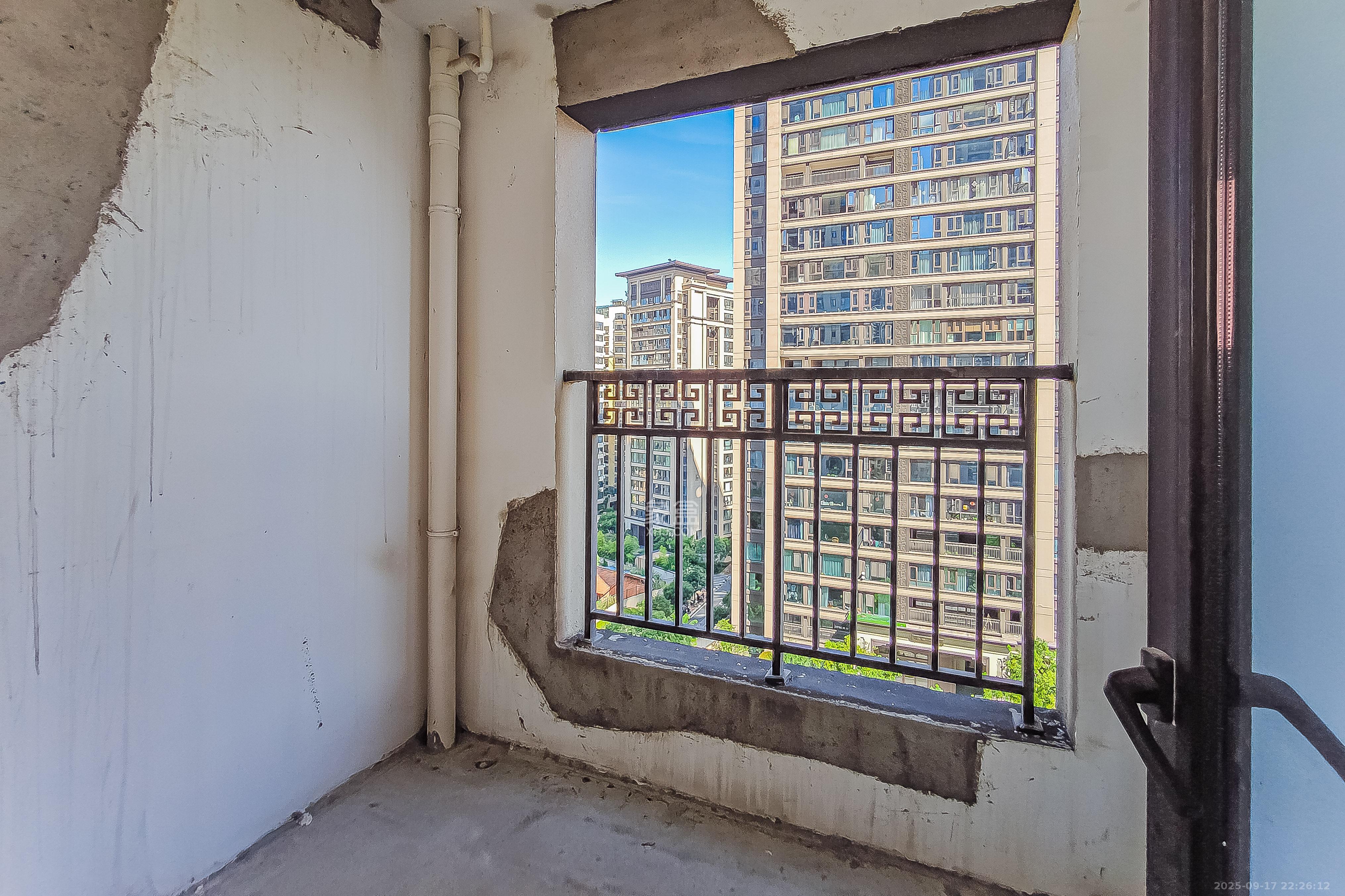 建发央玺(建发泱玺雅苑) 4室2厅2卫 287.0万 建发央玺(建发泱玺雅苑) 4室2厅2卫 287.0万其他