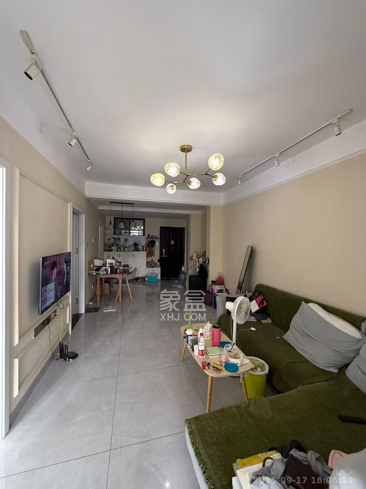 欧莱雅郡 2室1厅1卫 1800.0元/月 欧莱雅郡 2室1厅1卫 1800.0元/月室内图