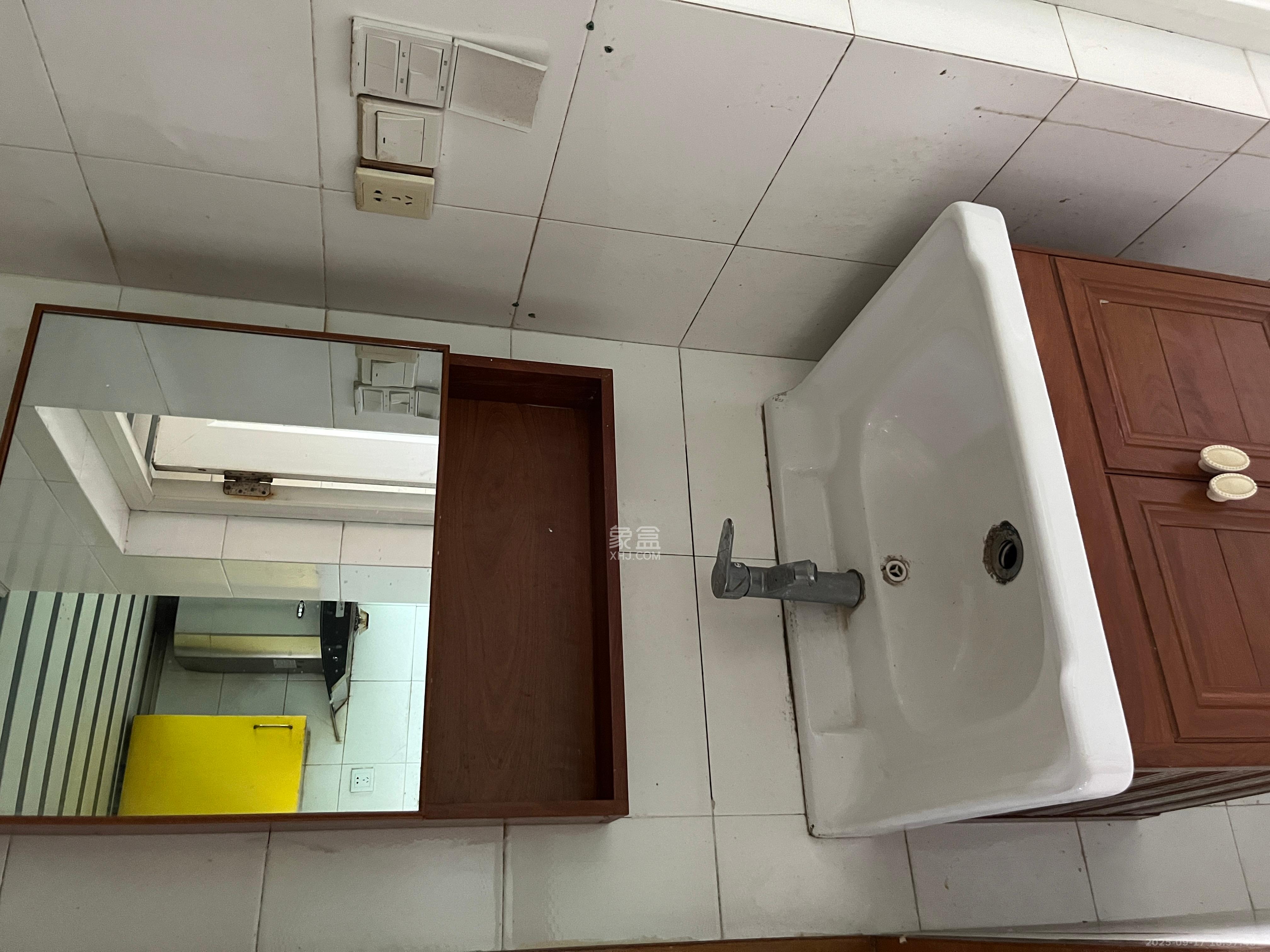 景香苑 2室2厅1卫 2000.0元/月 景香苑 2室2厅1卫 2000.0元/月室内图