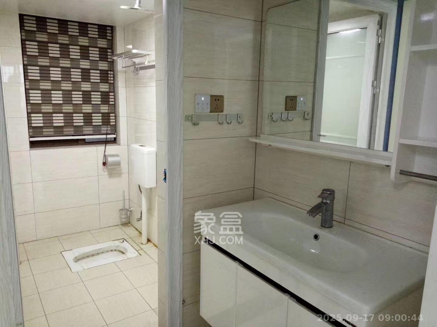 新长海广场  3室2厅1卫    2300.0元/月室内图