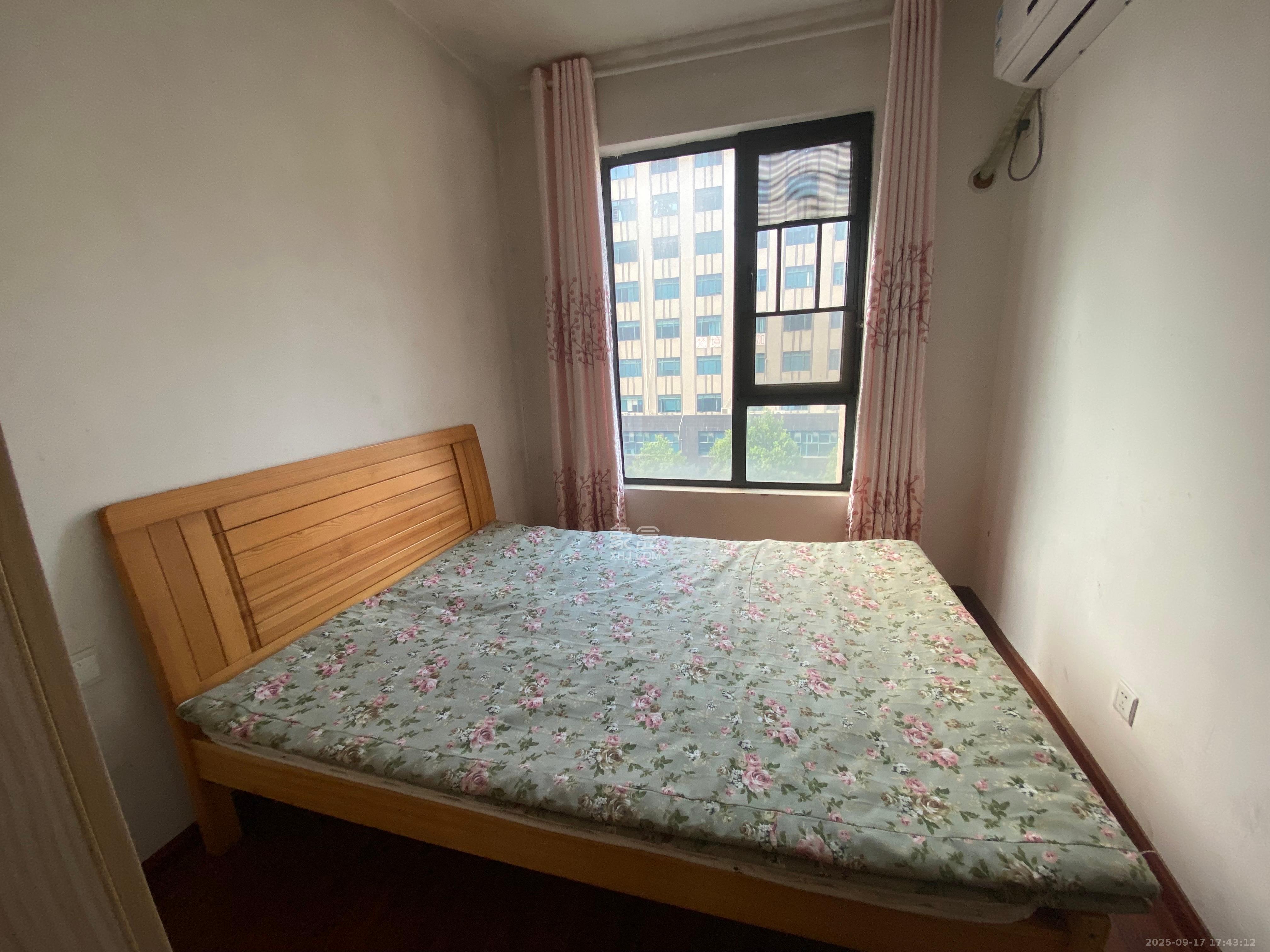 荣盛花语馨苑  3室2厅1卫    2350.0元/月室内图