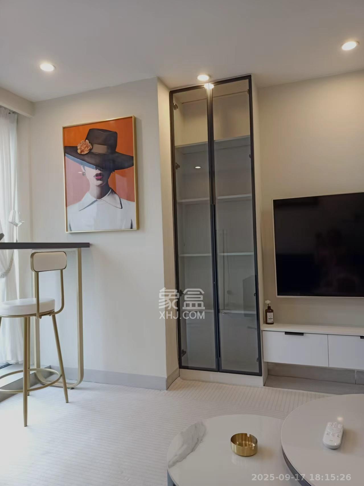 卓越中寰  2室1厅1卫    2400.0元/月室内图