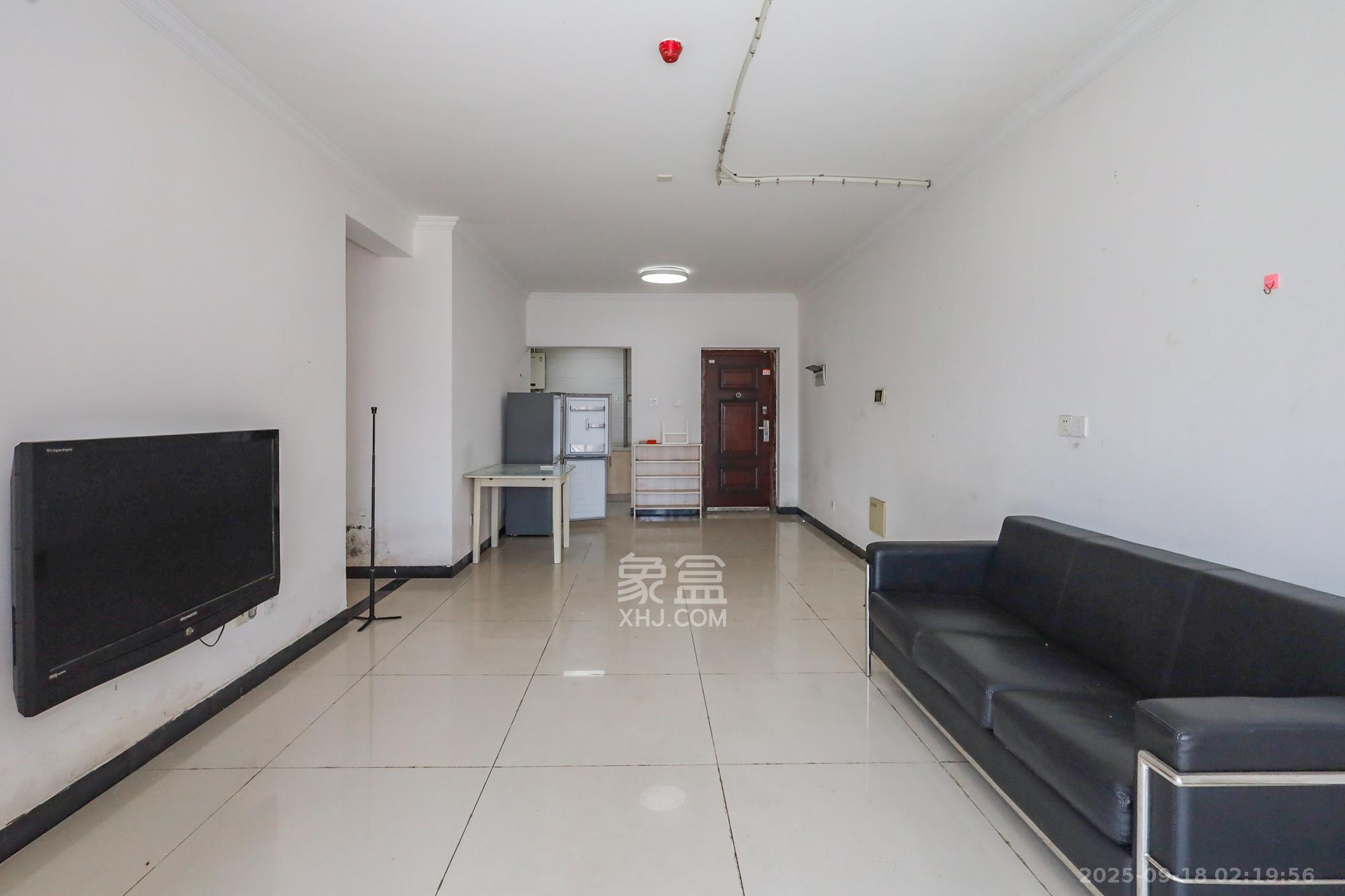 芙蓉别墅山庄(嘉湘华庭)  3室2厅1卫    102.0万 芙蓉别墅山庄(嘉湘华庭)  3室2厅1卫    102.0万客厅