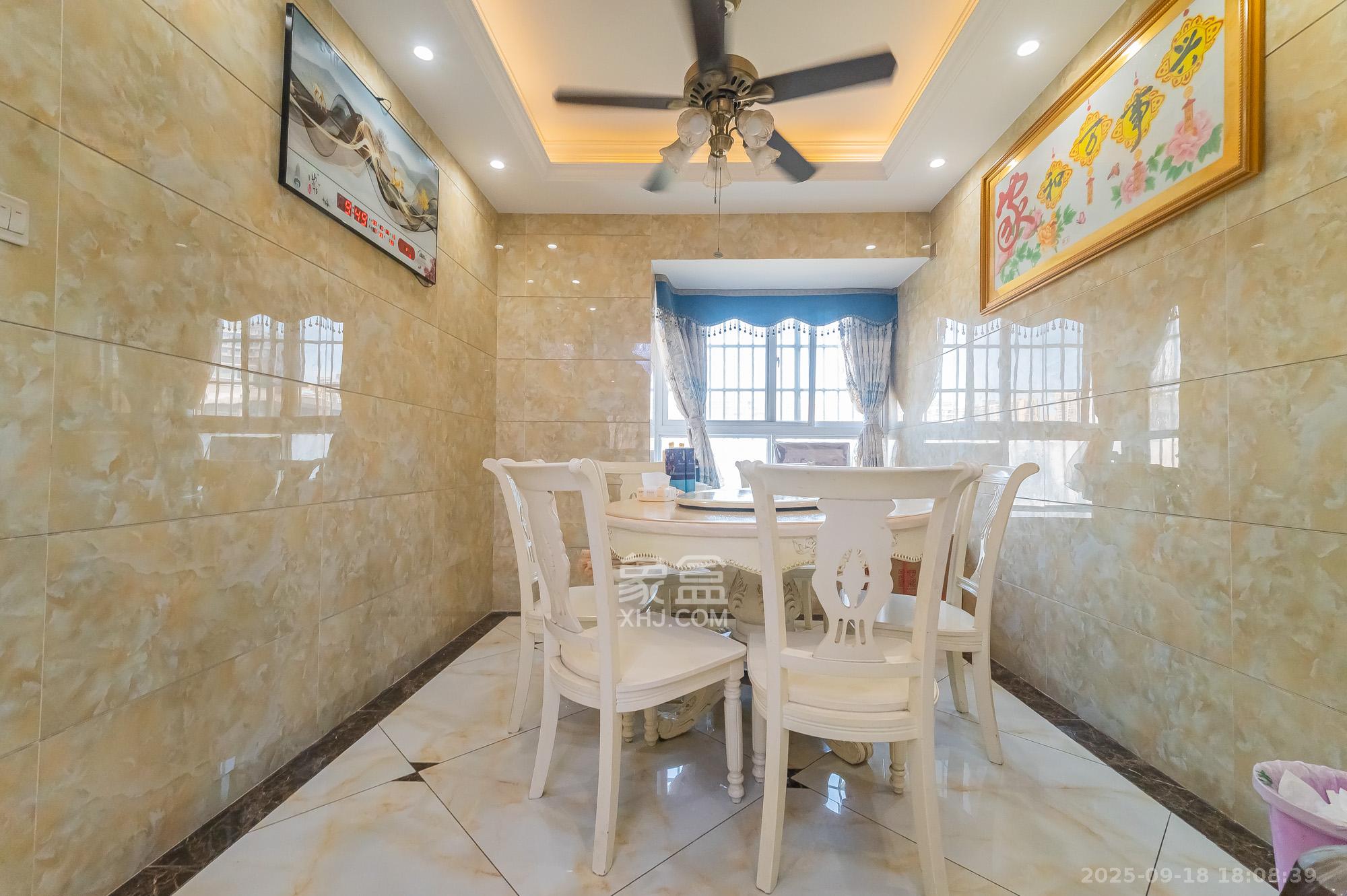 东方航标 3室2厅1卫 68.8万 东方航标 3室2厅1卫 68.8万客厅