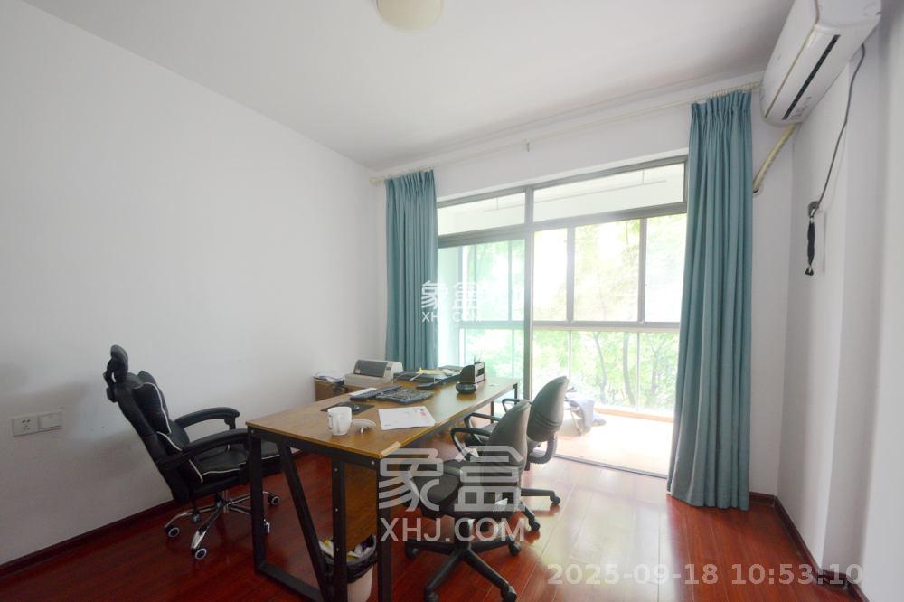 新城新世界一二三期 2室2厅1卫 2100.0元/月 新城新世界一二三期 2室2厅1卫 2100.0元/月室内图