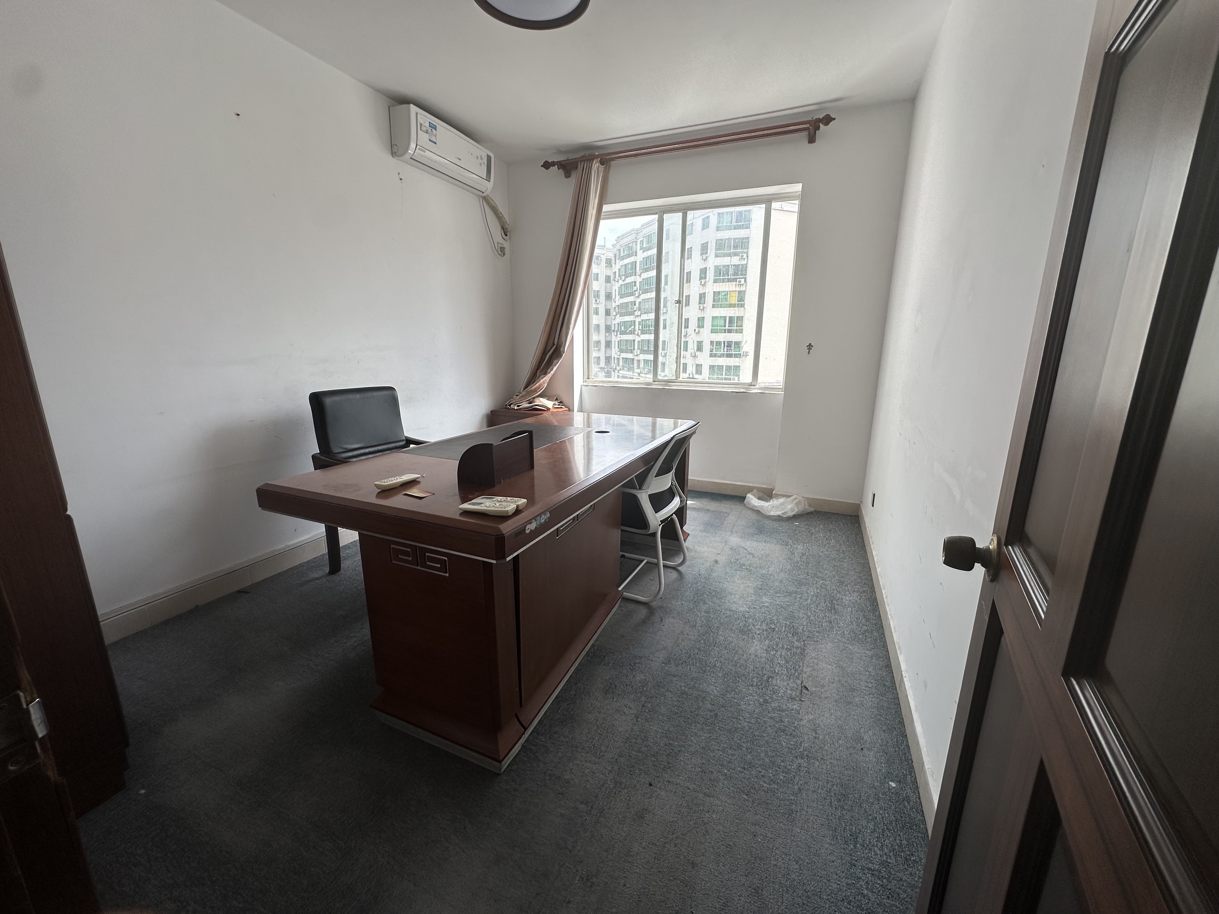 中盐大厦 3室2厅2卫 3500.0元/月 中盐大厦 3室2厅2卫 3500.0元/月室内图