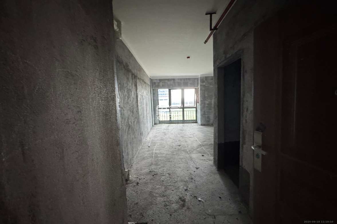 绿地商务广场 1室1厅1卫 1500.0元/月 绿地商务广场 1室1厅1卫 1500.0元/月室内图