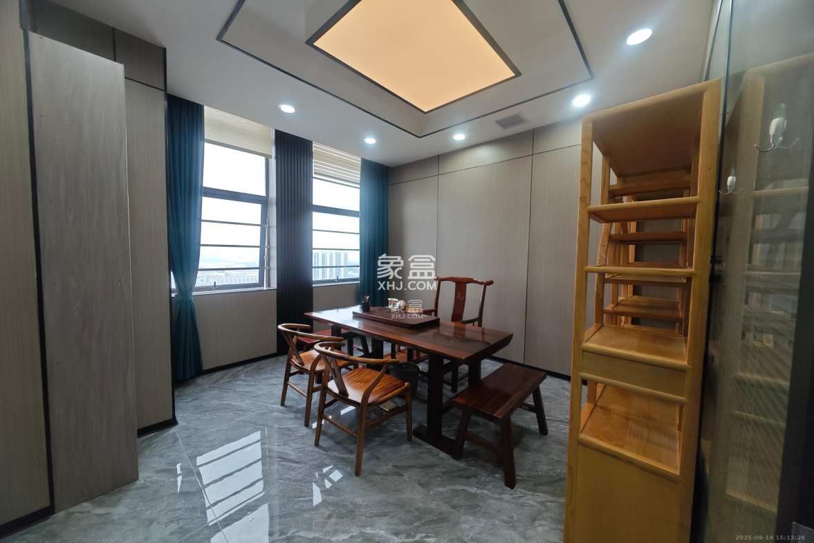 华润置地广场二期 3室1厅0卫 8000.0元/月 华润置地广场二期 3室1厅0卫 8000.0元/月室内图