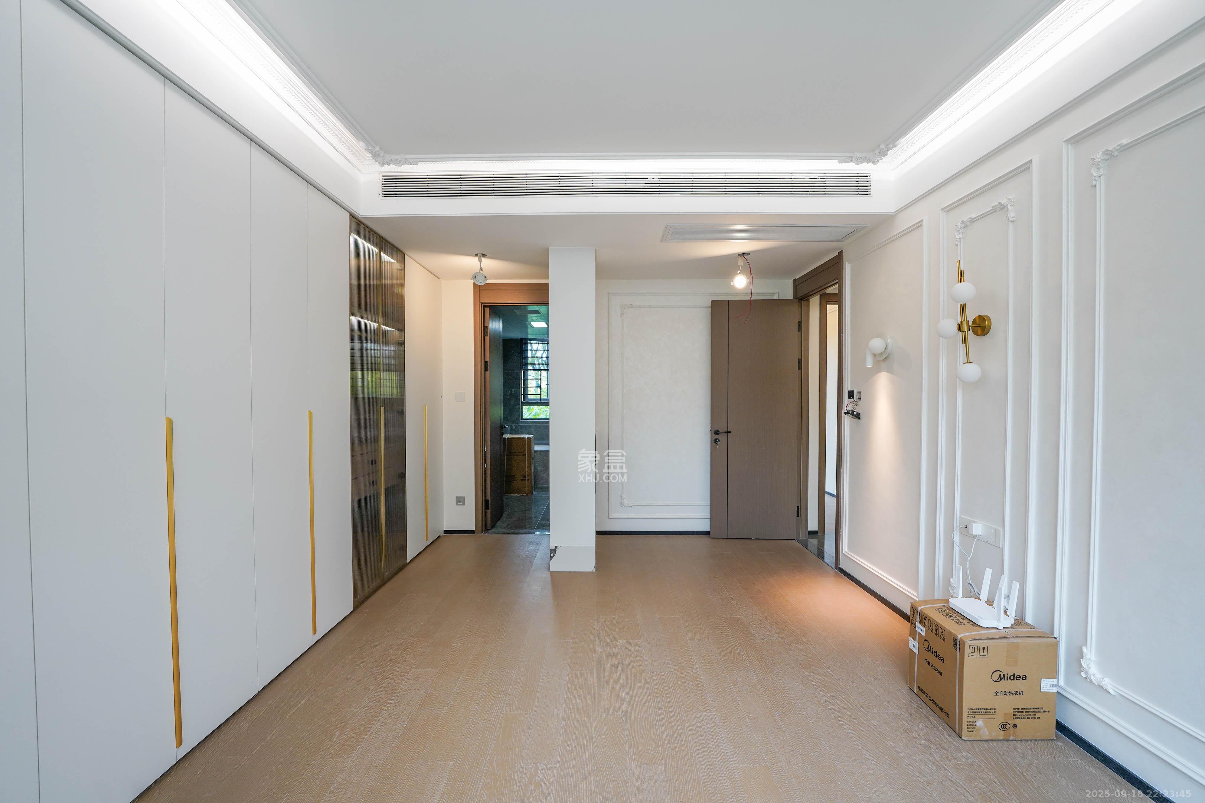 中海寰宇天下  4室2厅2卫    280.0万卧室